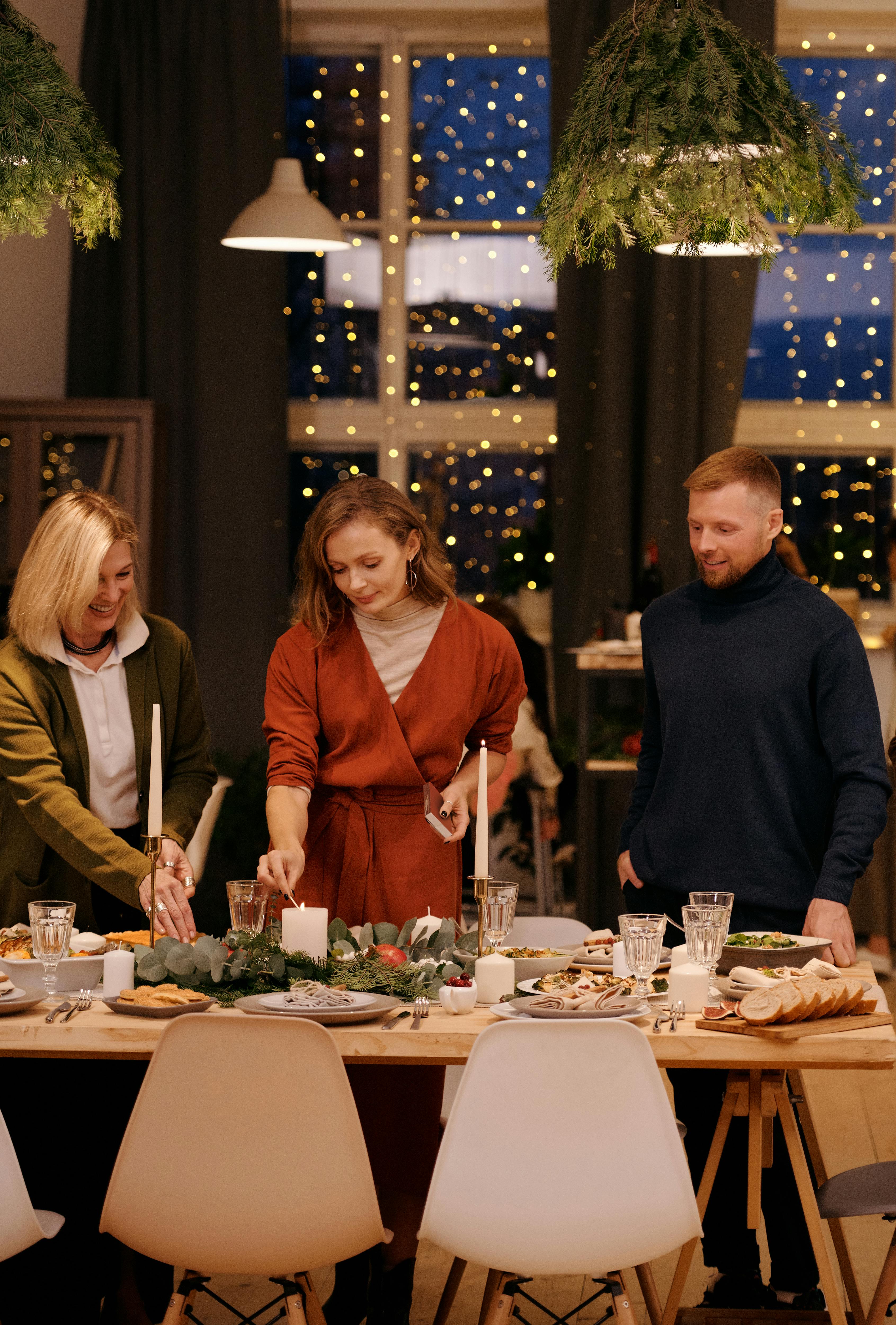 A family preparing to bond over a meal and drinks | Source: Pexels