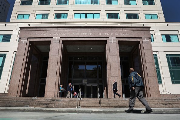 A member of the U.S. Marshals Service walks in front of the Federal District court for the Southern District of Florida on October 29, 2018 in Miami, Florida | Photo: Getty Images