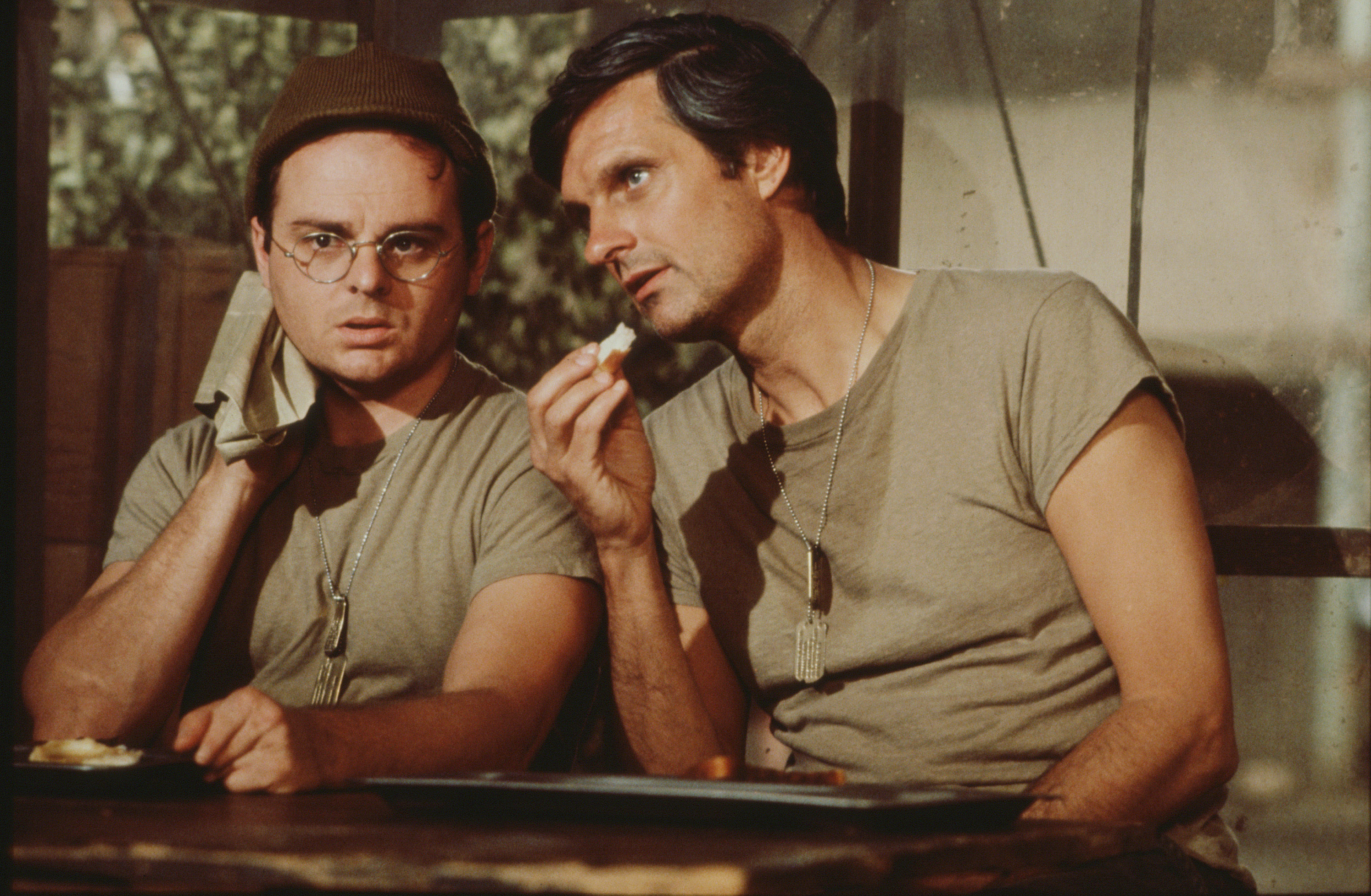 Gary Burghoff as Corporal Walter "Radar" O'Reilly and Alan Alda as Captain Benjamin "Hawkeye" Pierce, in a scene from the series "M*A*S*H," in California, circa 1976 | Source: Getty Images
