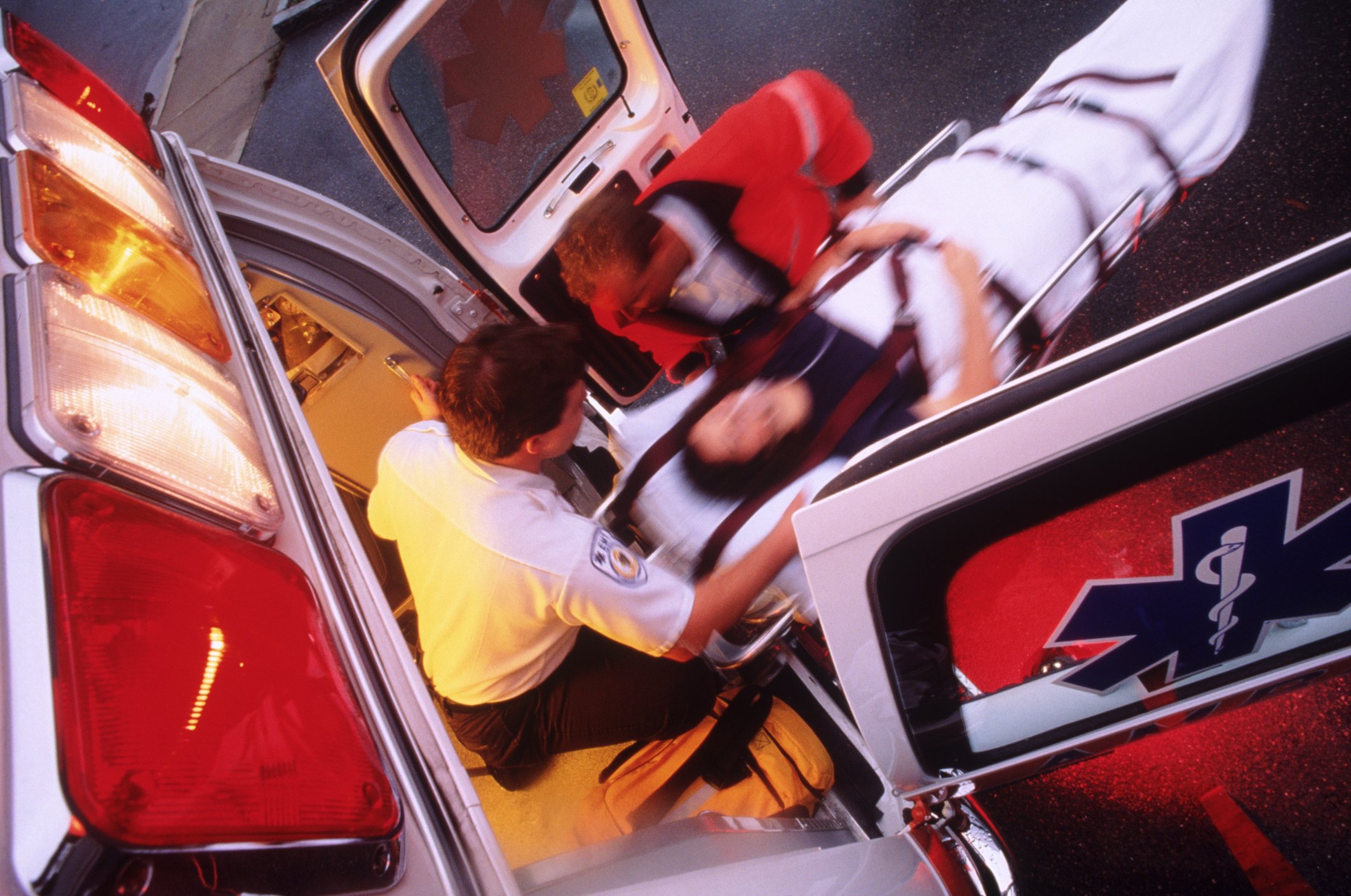 A photo of an ambulance attending to an emergency. | Photo: Getty Images