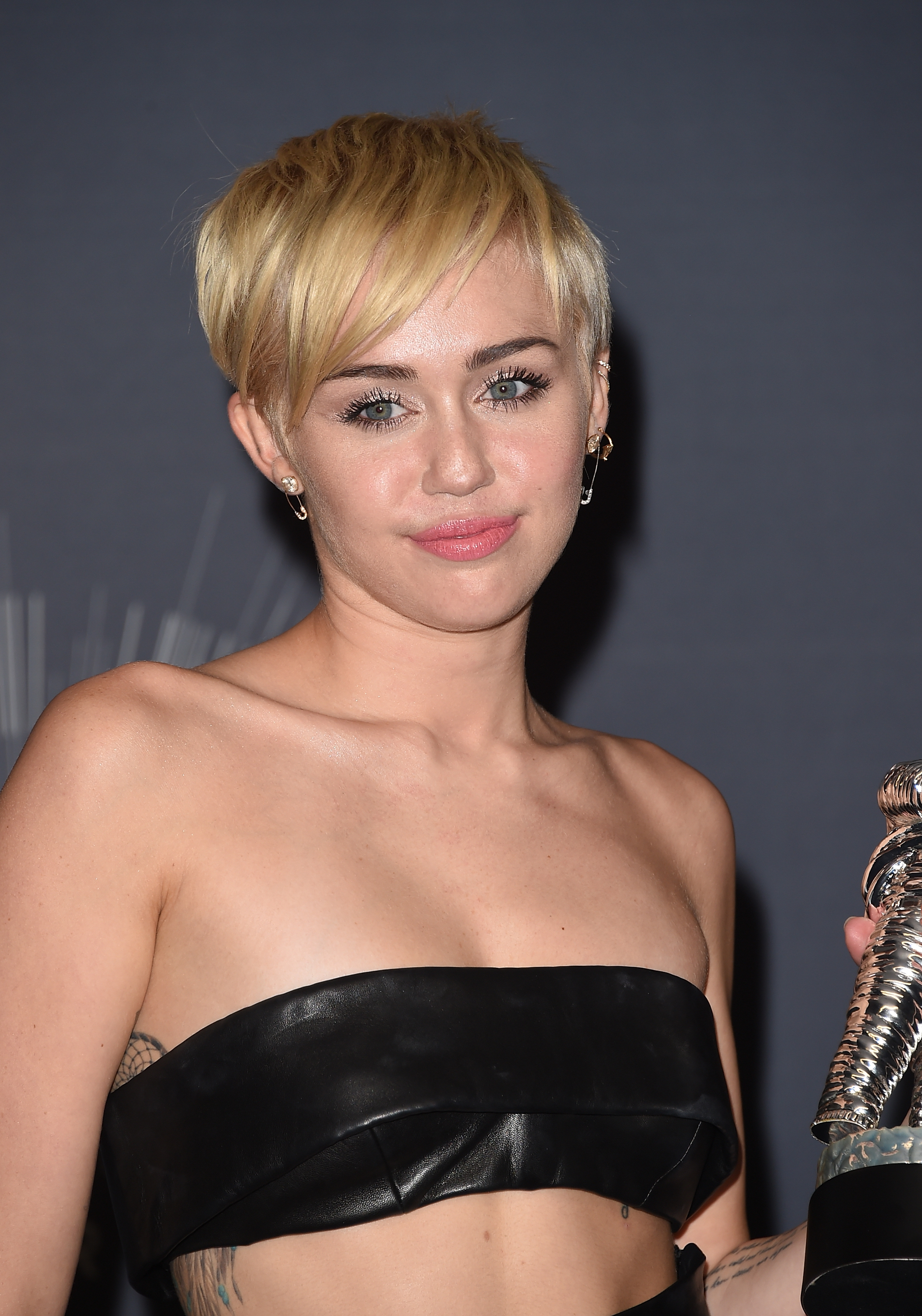 Singer Miley Cyrus, winner of Video of the Year award for 'Wrecking Ball', poses in the press room during the 2014 MTV Video Music Awards at The Forum on August 24, 2014, in Inglewood, California | Source: Getty Images