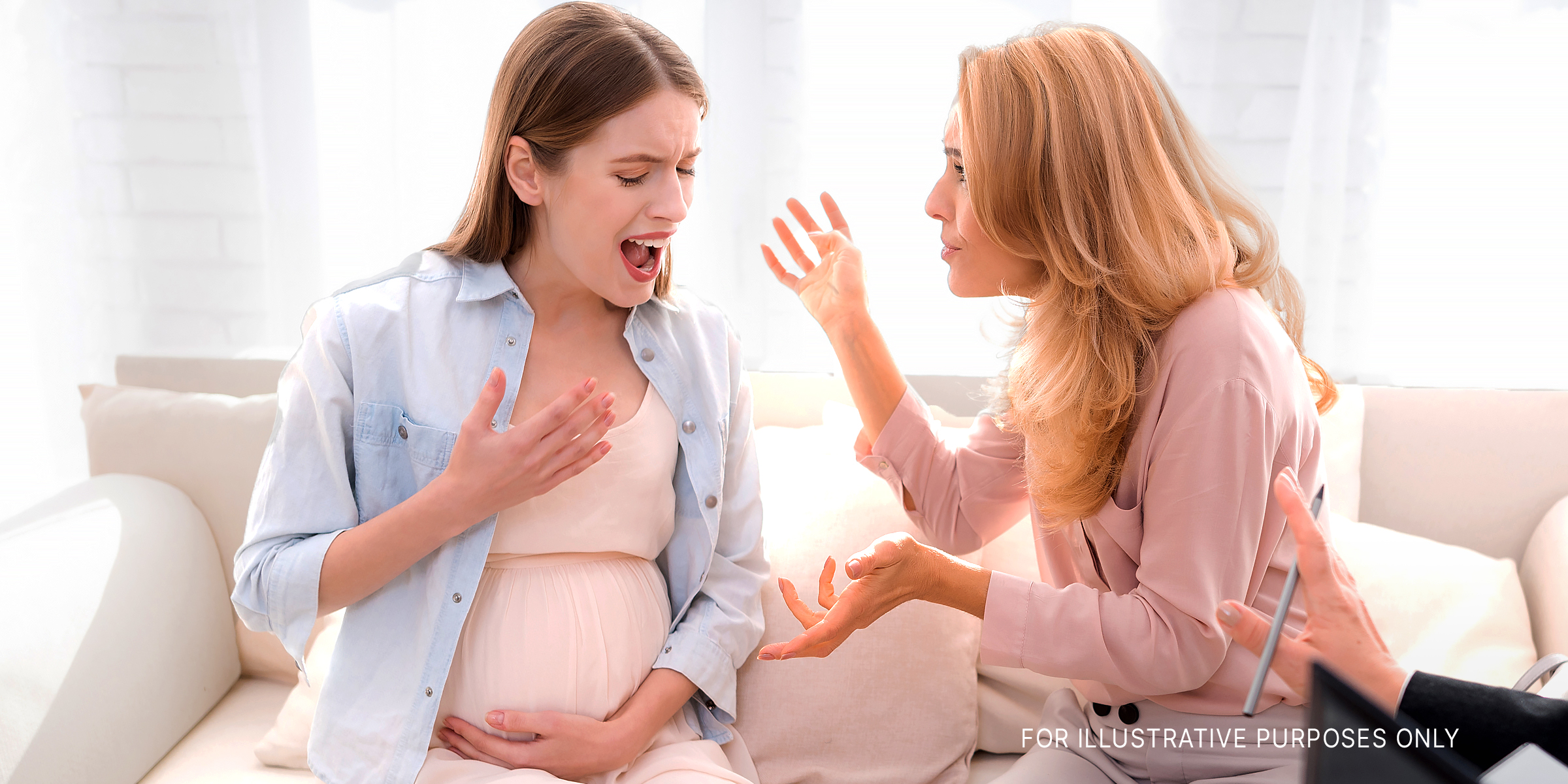 A pregnant teen and her mother | Source: Shutterstock