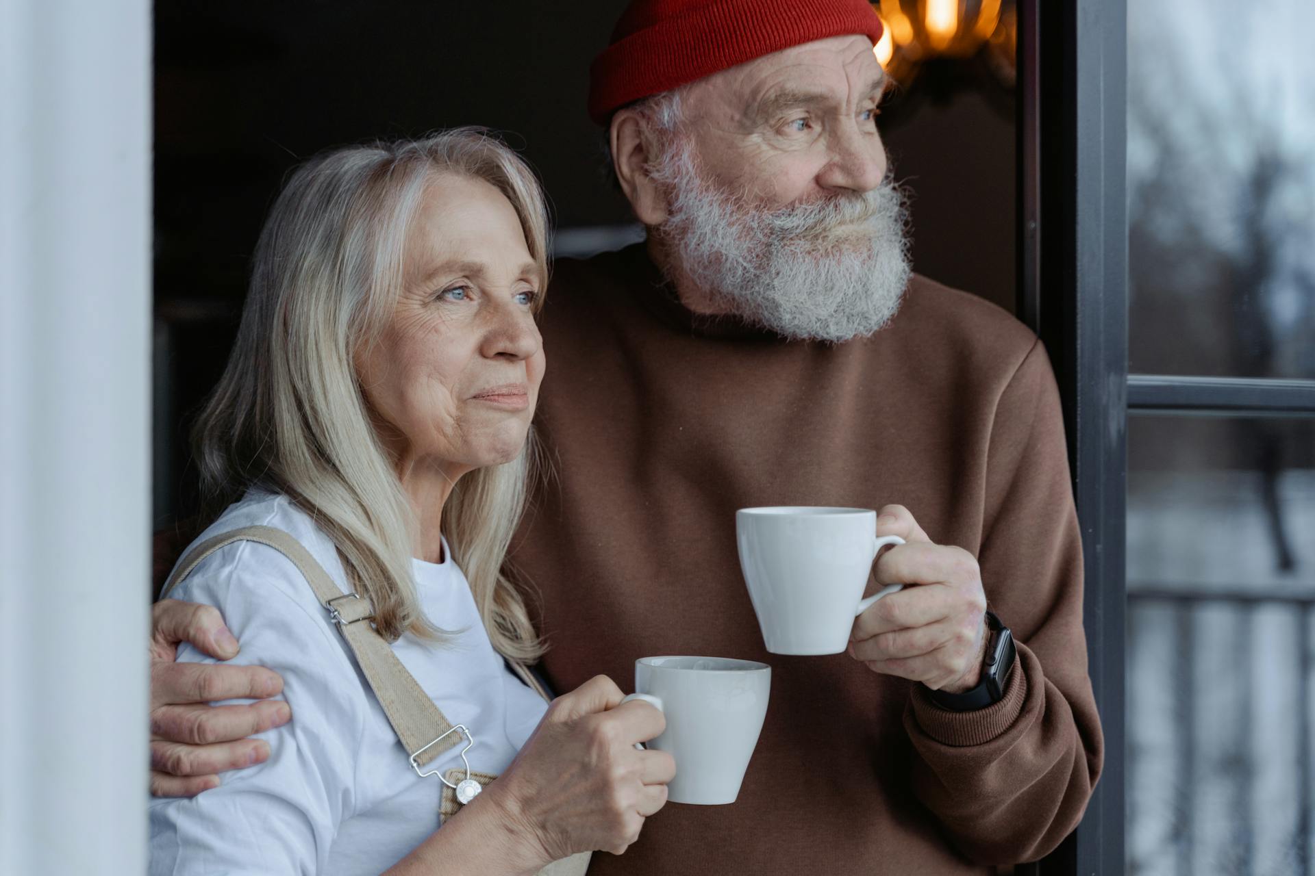 Elderly couple drinking coffee | Source: Pexels