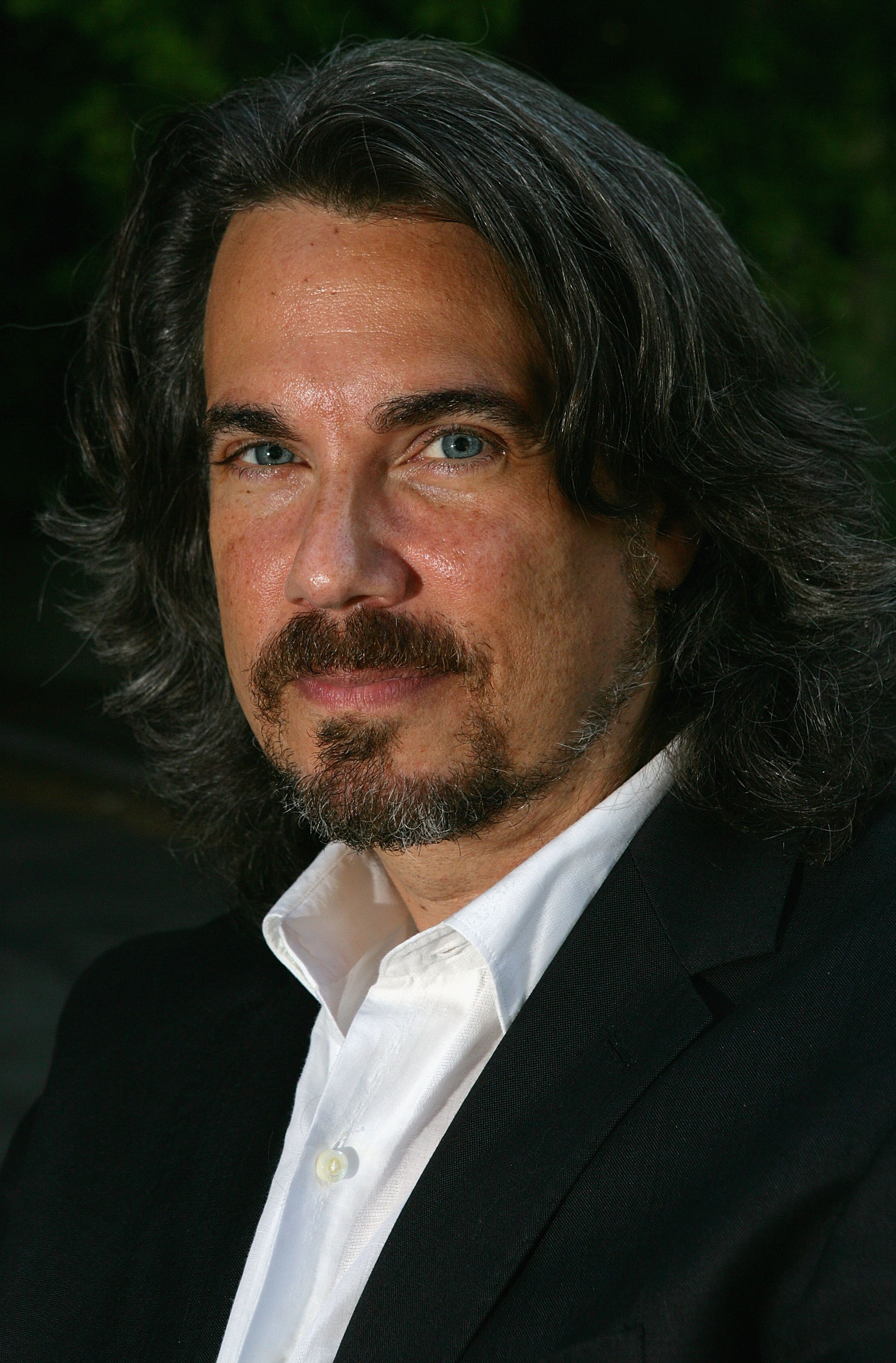 The actor-turned-author poses during his book-signing event for "Who Stole The Funny? A Novel of Hollywood" at Book Soup August 28, 2007 | Source: Getty Images