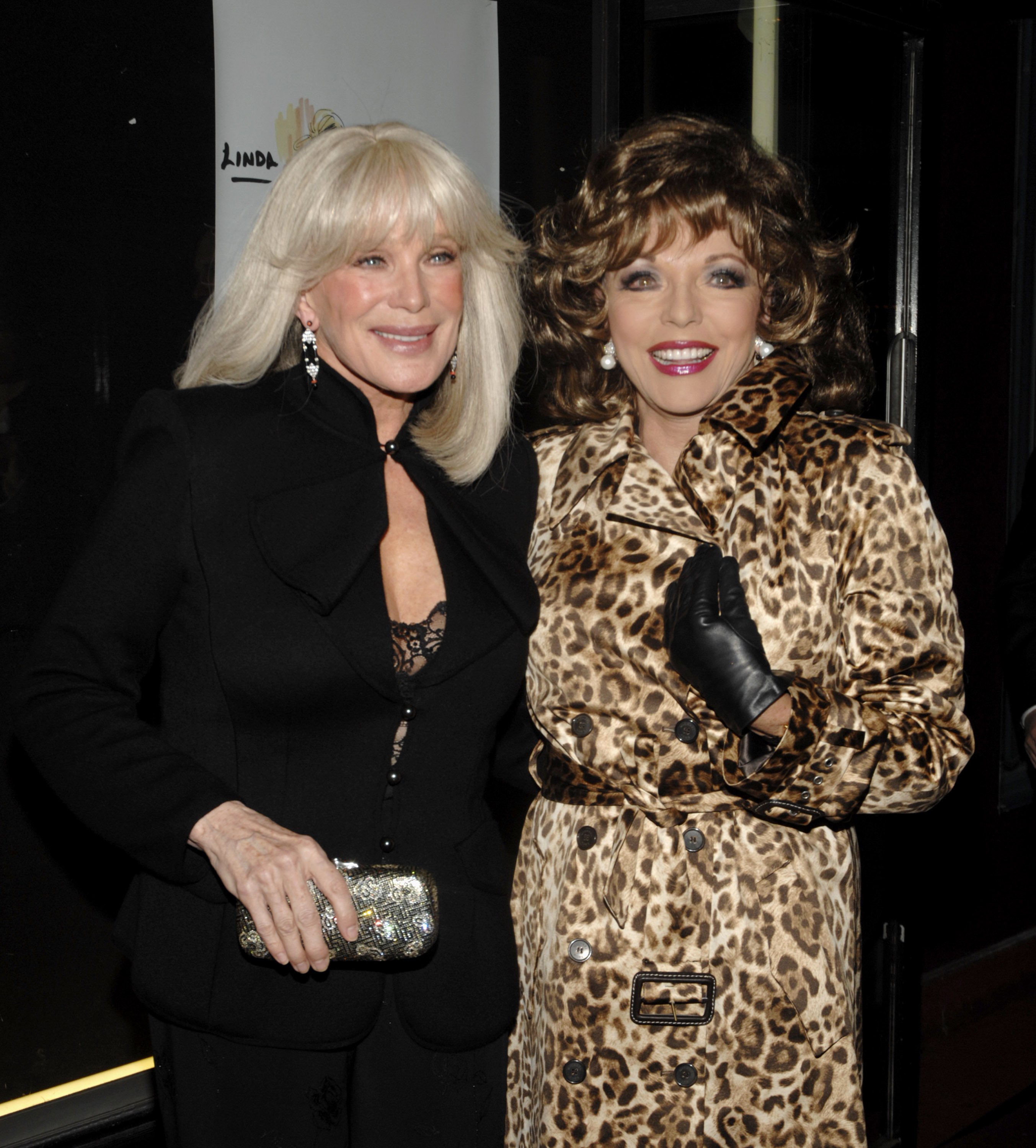 Linda Evans and Joan Collins at their premiere performance in "Legends" on January 16, 2007, in Beverly Hills, California | Source: Getty Images