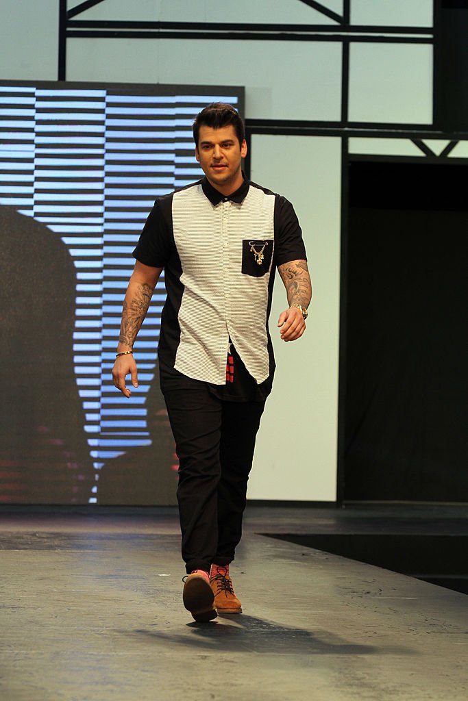 Rob Kardashian showcases designs by Human on the runway on day five of Philippine Fashion Week Spring/Summer 2013 on October 27, 2012. | Photo: Getty Images