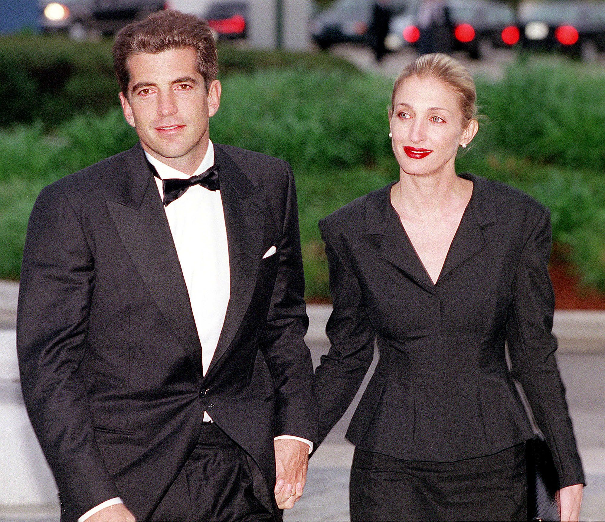 John F. Kennedy, Jr. and his wife Carolyn Bessette Kennedy at the annual John F. Kennedy Library Foundation dinner and Profiles in Courage awards in honor of the former President's 82nd Birthday, Sunday, May 23, 1999 | Photo: Getty Images