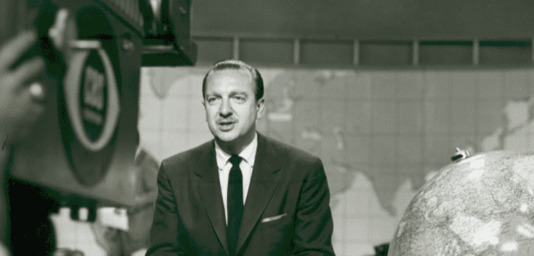 Walter Cronkite broadcasts the news on the CBS Morning Show on March 4, 1954 in New York | Photo: Getty Images