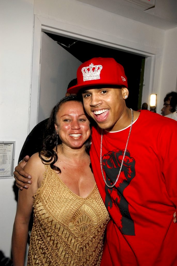  Chris Brown and his mom, Joyce Hawkins, arrive at his Birthday Bash at Avalon on May 06, 2007 in New York City. | Photo: Getty Images