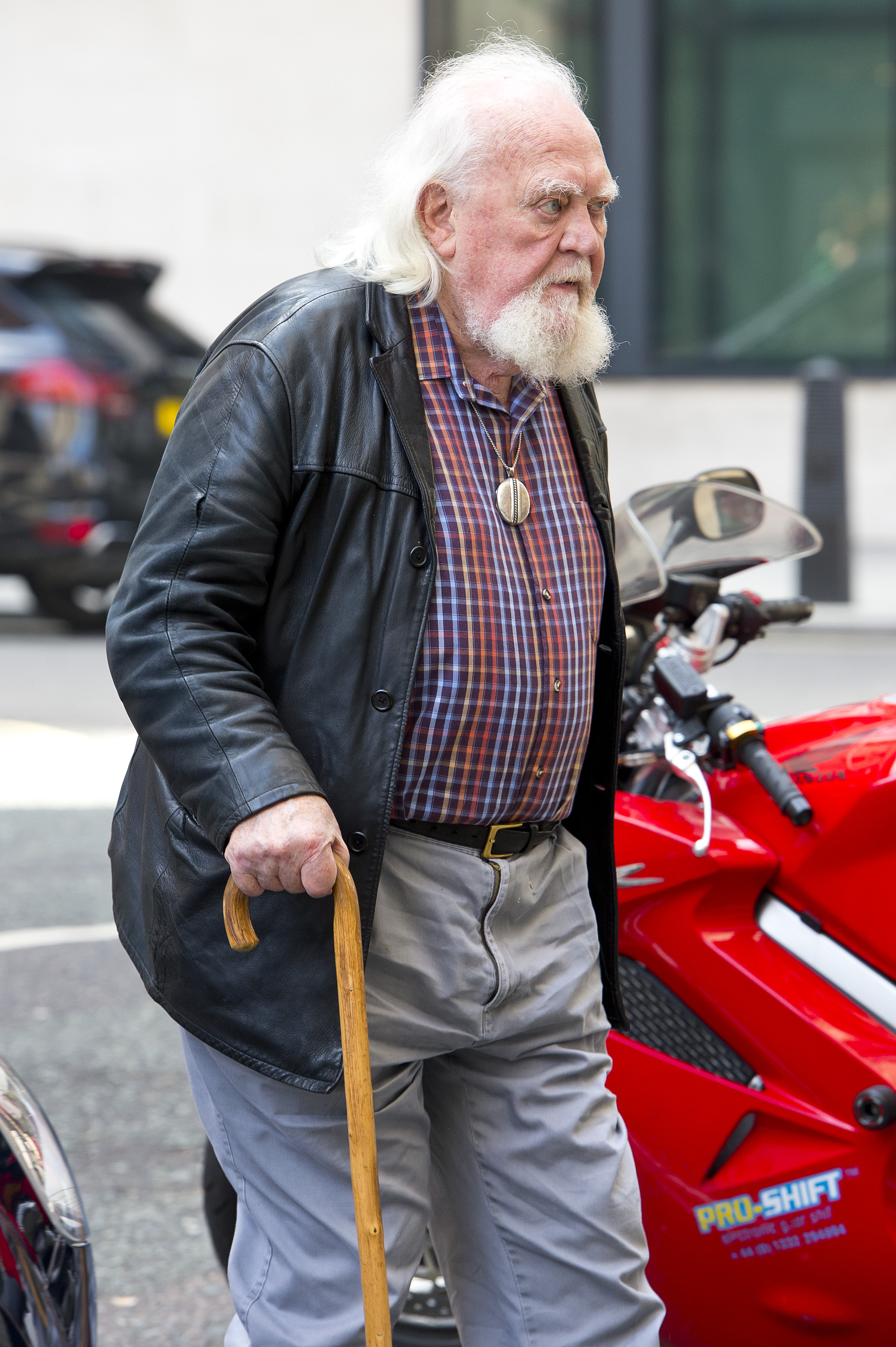 Joss Ackland spotted walking in London on September 24, 2013, in London, England. | Source: Getty Images
