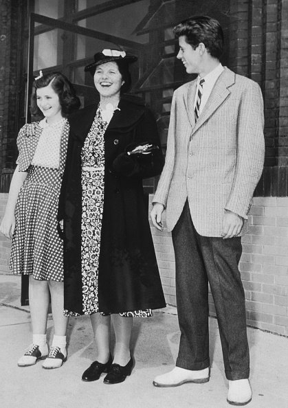 Rosemary Kennedy with her sister Jean, and brother John, circa 1940. | Photo: Getty Images