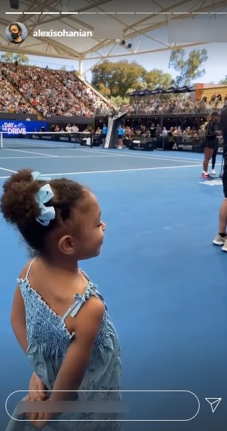 Olympia watches her mom Serena Williams from the sides at the Australian Open. | Photo: Instagram/Alexisohanian