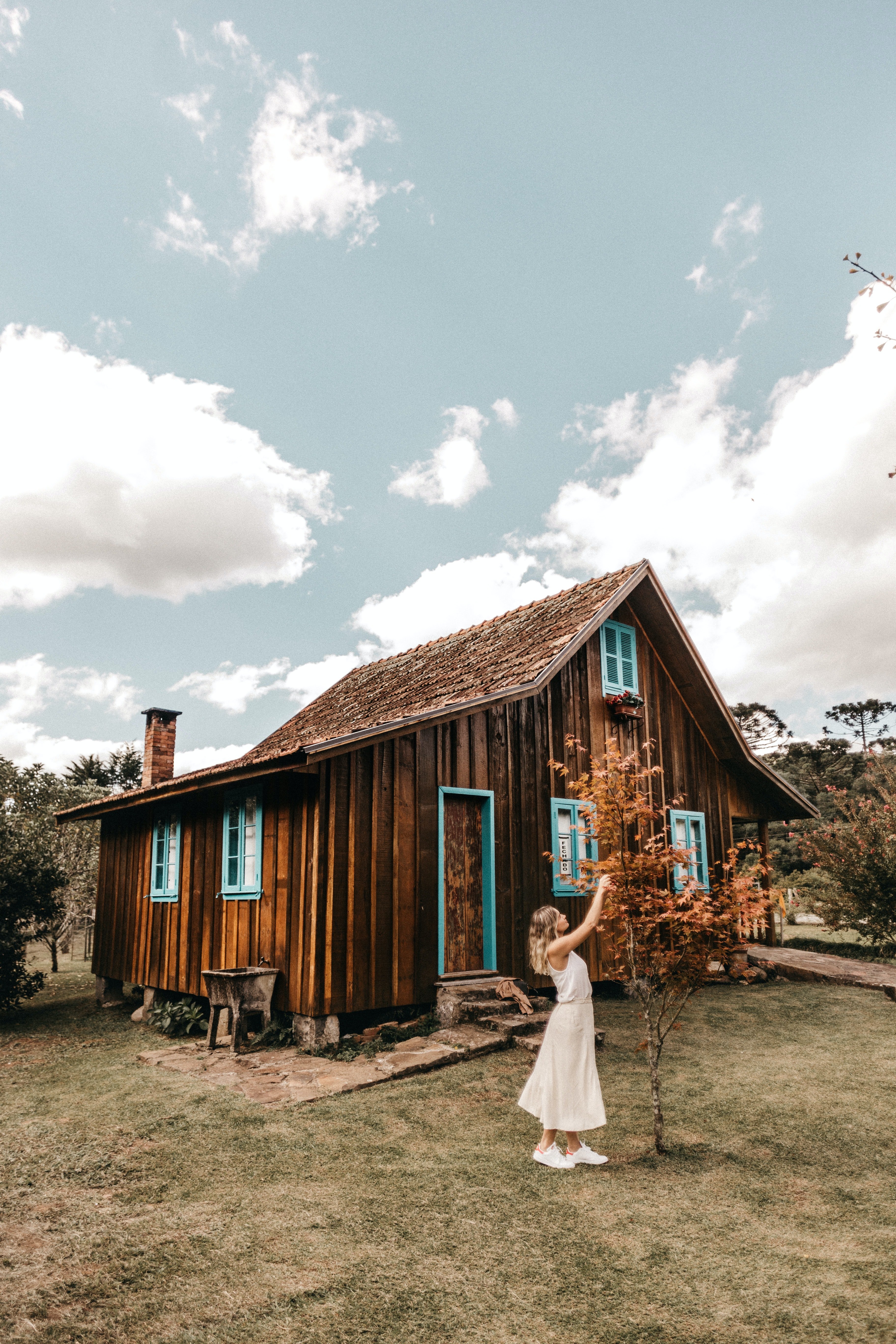 Catherine decided to live in Emily's old house. | Source: Unsplash
