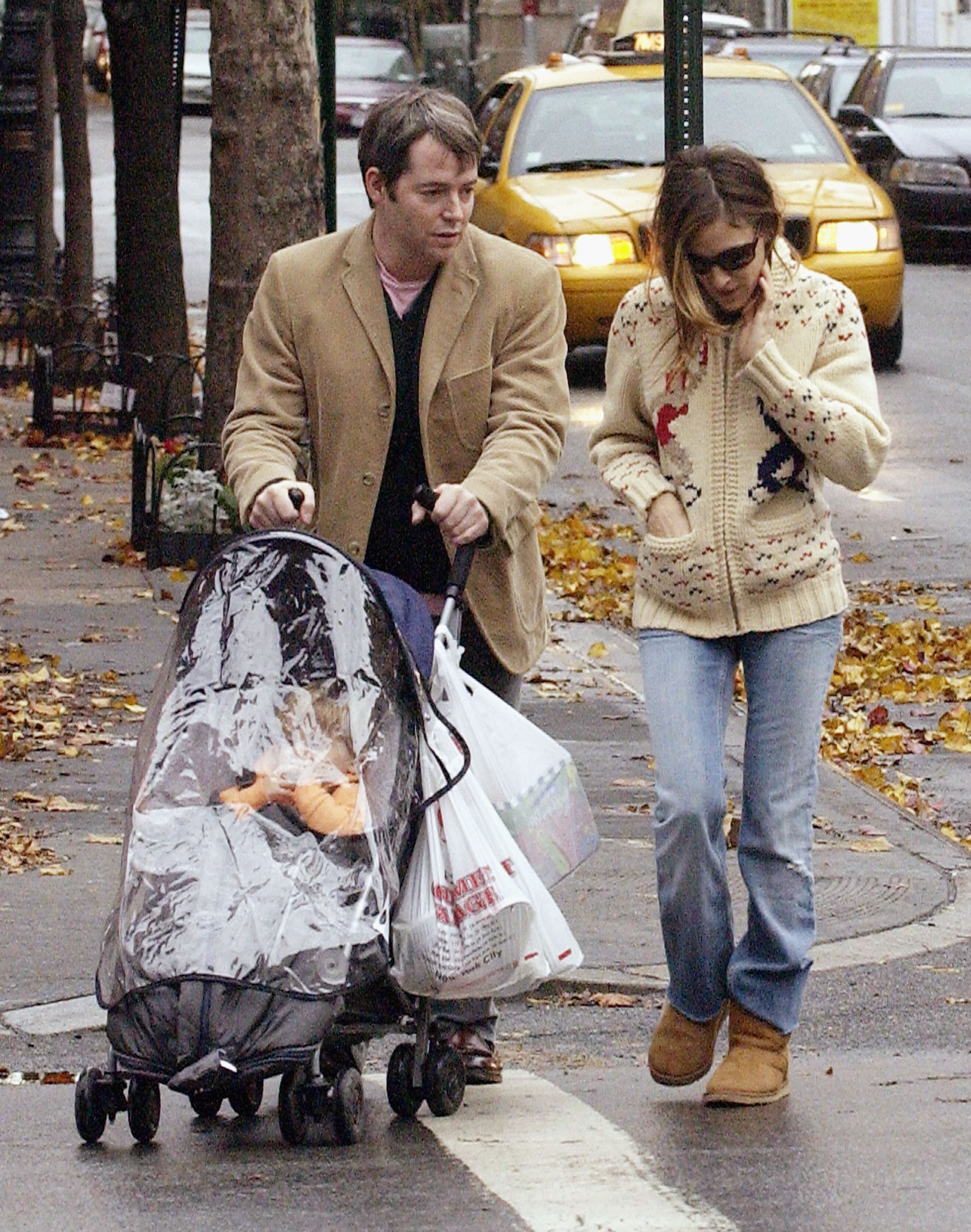 Matthew Broderick, James Wilke Broderick, and Sarah Jessica Parker in the West Village, New York, on November 25, 2004 | Source: Getty Images 