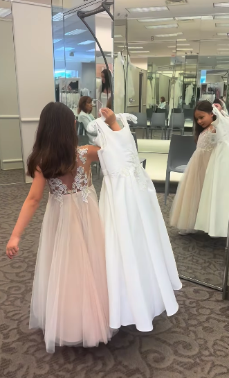 Maya trying on dresses during her day out shopping with her mom. | Source: Instagram/thy_travelers