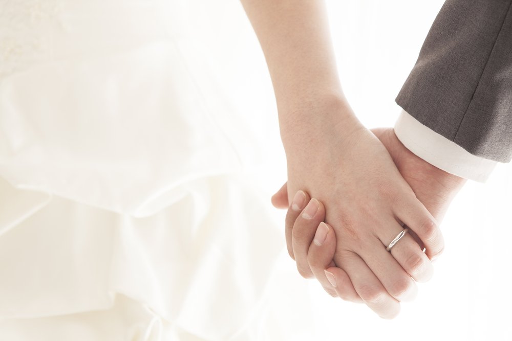 Married couple holding hands | Source: Shutterstock