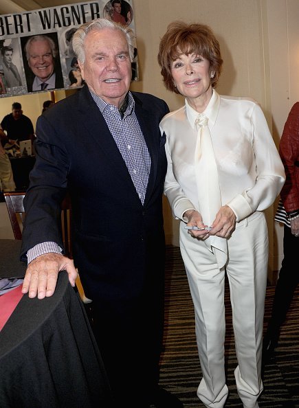 Robert Wagner and actress Jill St. John attend The Hollywood Show held at The Westin Hotel LAX on July 28, 2018, in Los Angeles, California. | Source: Getty Images.