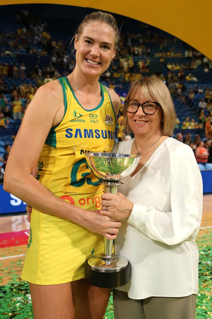 Caitlin Bassett of Australia and Lisa Alexander pose with the Constellation Cup at the 2019 Constellation Cup match between the Australia Diamonds and the New Zealand Silver Ferns at RAC Arena on October 27, 2019 | Photo: Getty Images