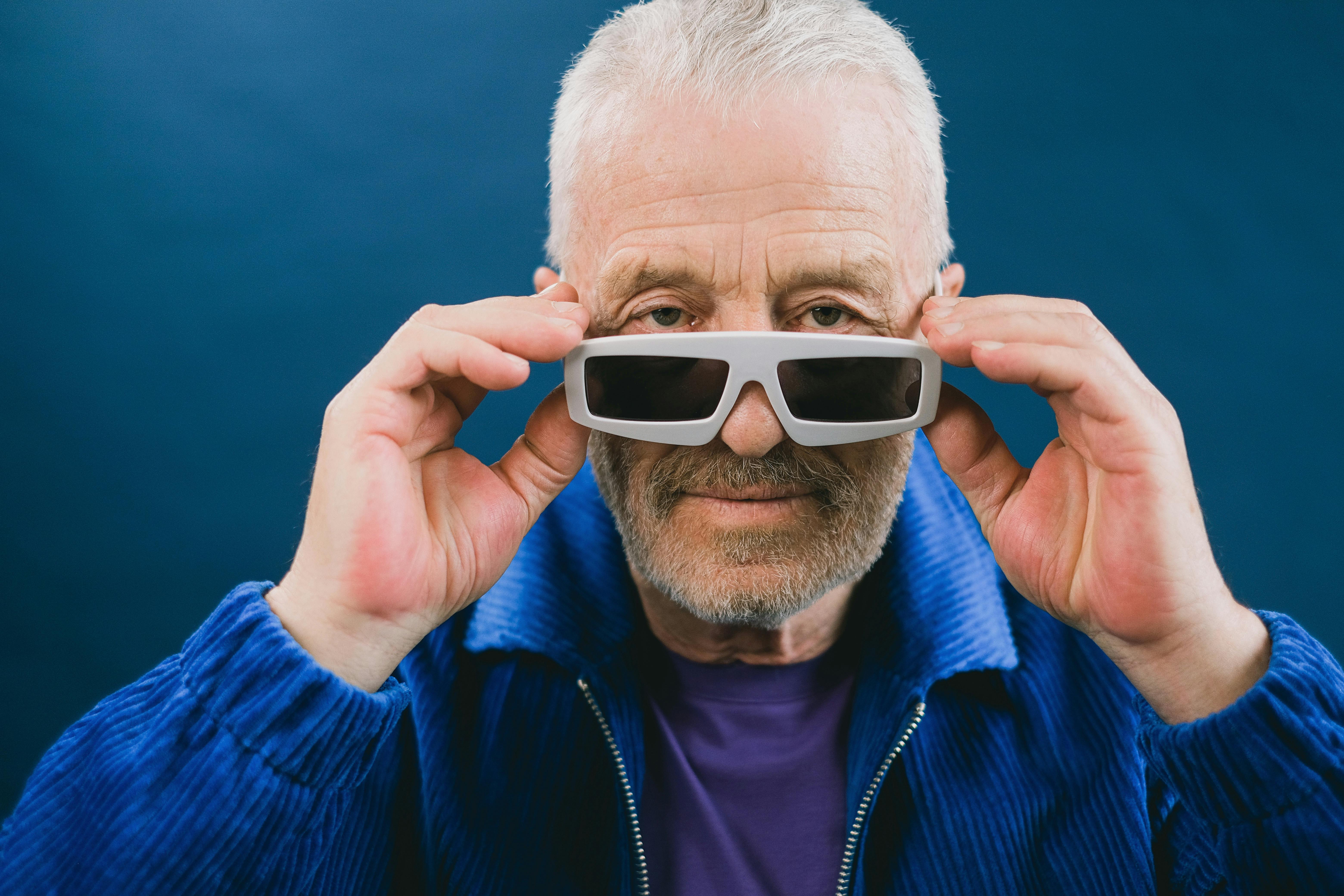 A senior man in sunglasses | Source: Pexels