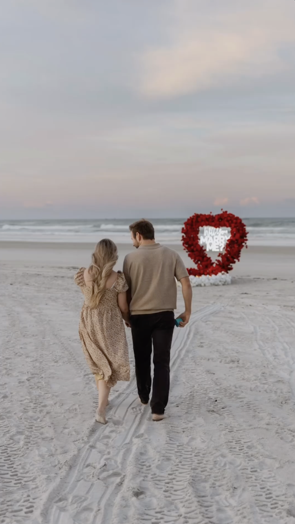 Jason Duggar and Maddie Grace walking on the beach, as seen in a video dated August 30, 2024 | Source: Instagram/kaylajohnsonphoto_