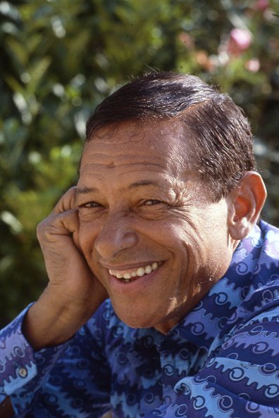 Le chanteur Henri Salvador dans le sud de la France, juillet 1982. | Photo : Getty Images