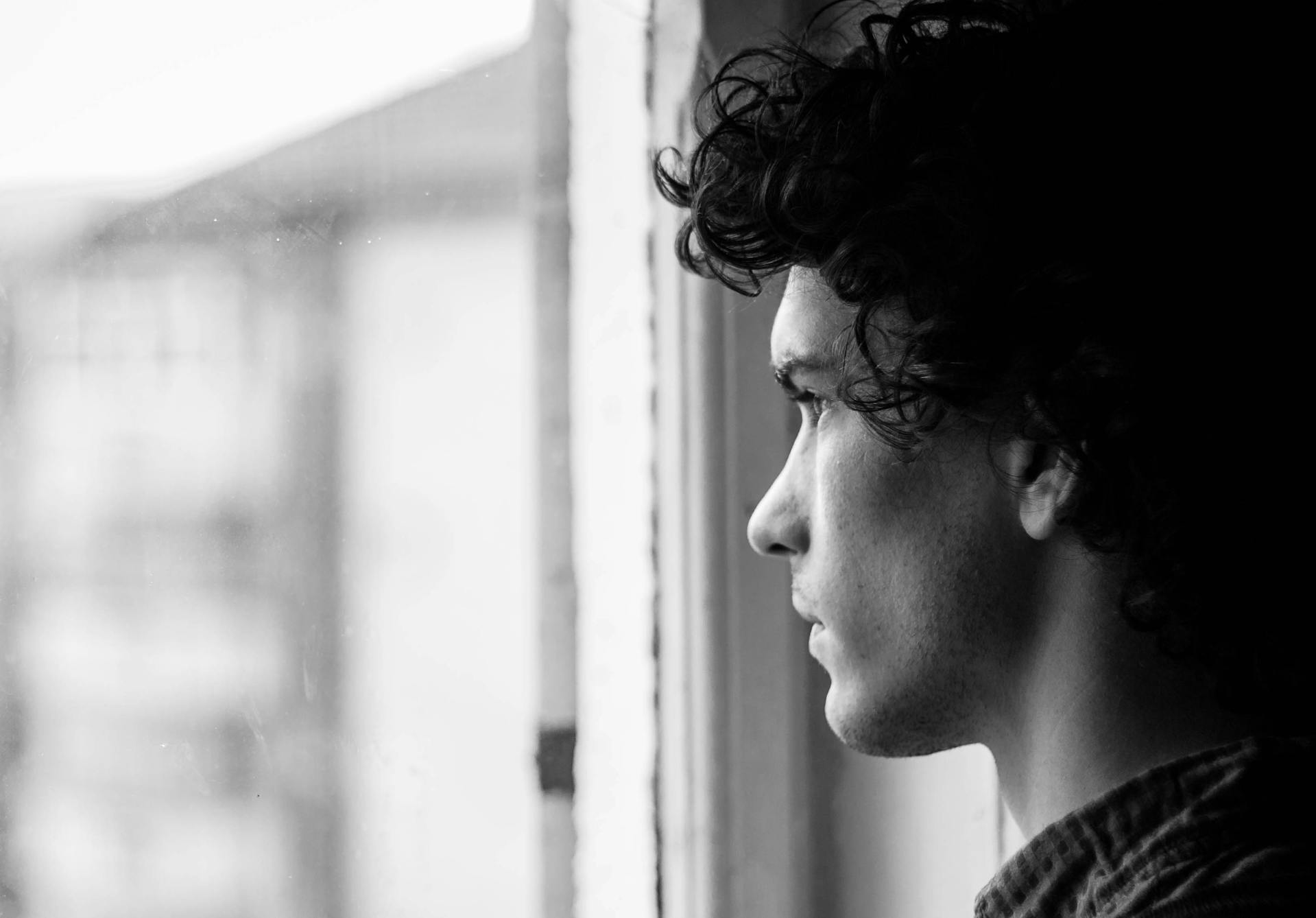 A young man looking out the window | Source: Pexels