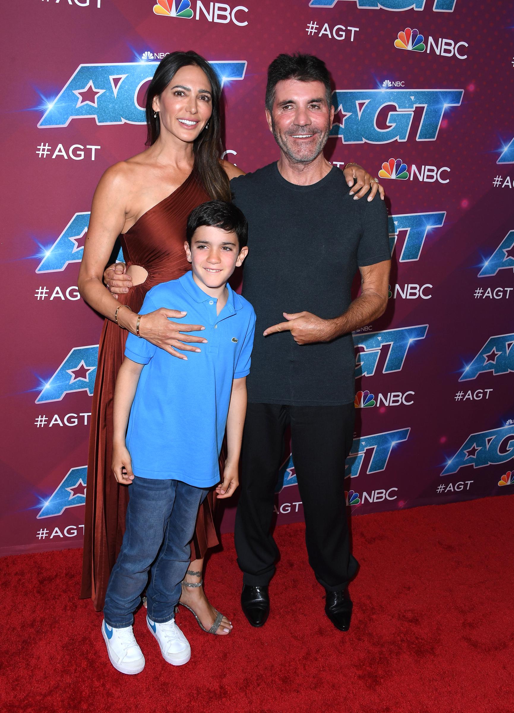 Lauren Silverman with Eric and Simon Cowell at the red carpet for "America's Got Talent" season 17 live show on September 13, 2022, in Pasadena, California. | Source: Getty Images