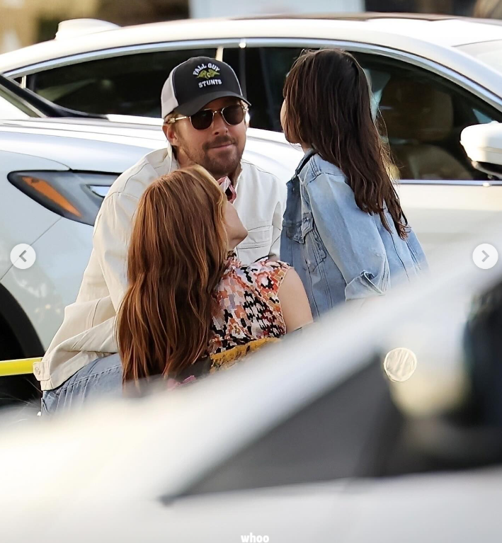 Ryan Gosling, Eva Mendes, and their daughter, from a post dated January 29, 2024 | Source: Instagram/whoopsee.it