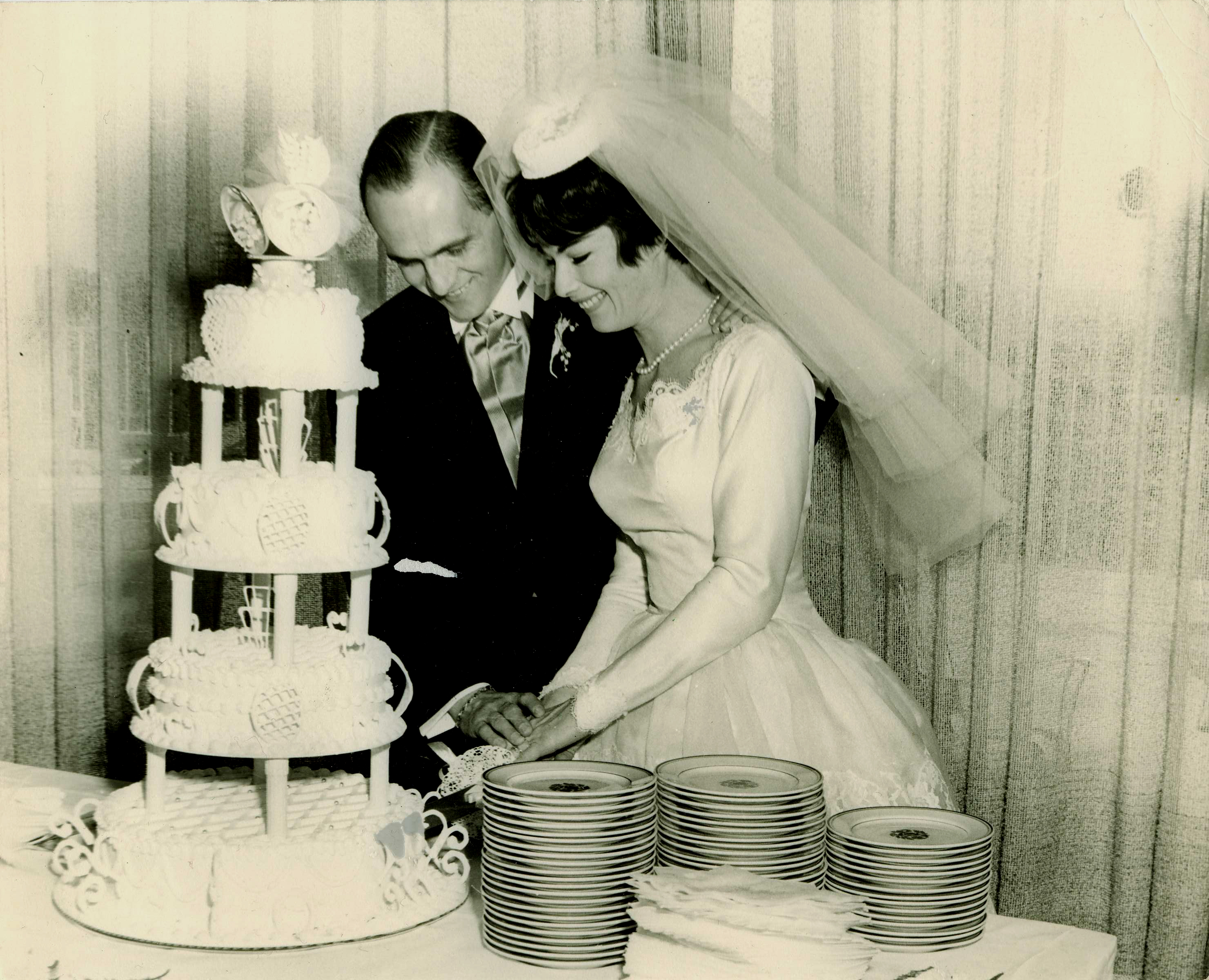 Bob and Ginny Newhart on their wedding day on January 12, 1963, from an X post dated January 13, 2023. | Source: x/BobNewhart/