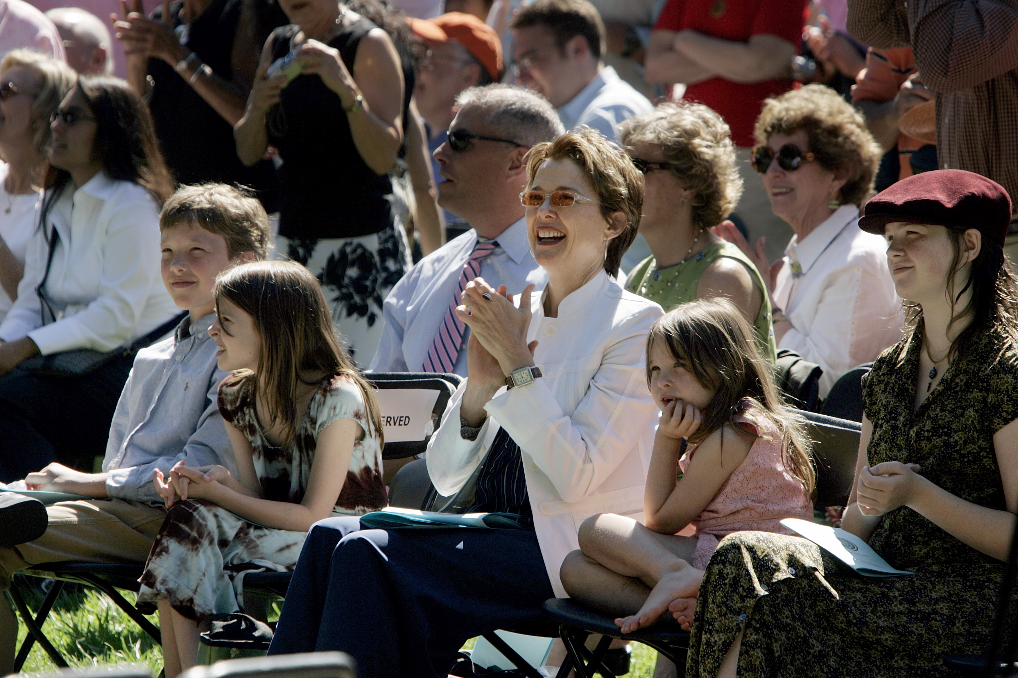 Actress Annette Bening sits with her children Ben, Isabel, Ella, and Kathlyn on May 21, 2005 at UC Berkeley in Berkeley, California | Source: Getty Images