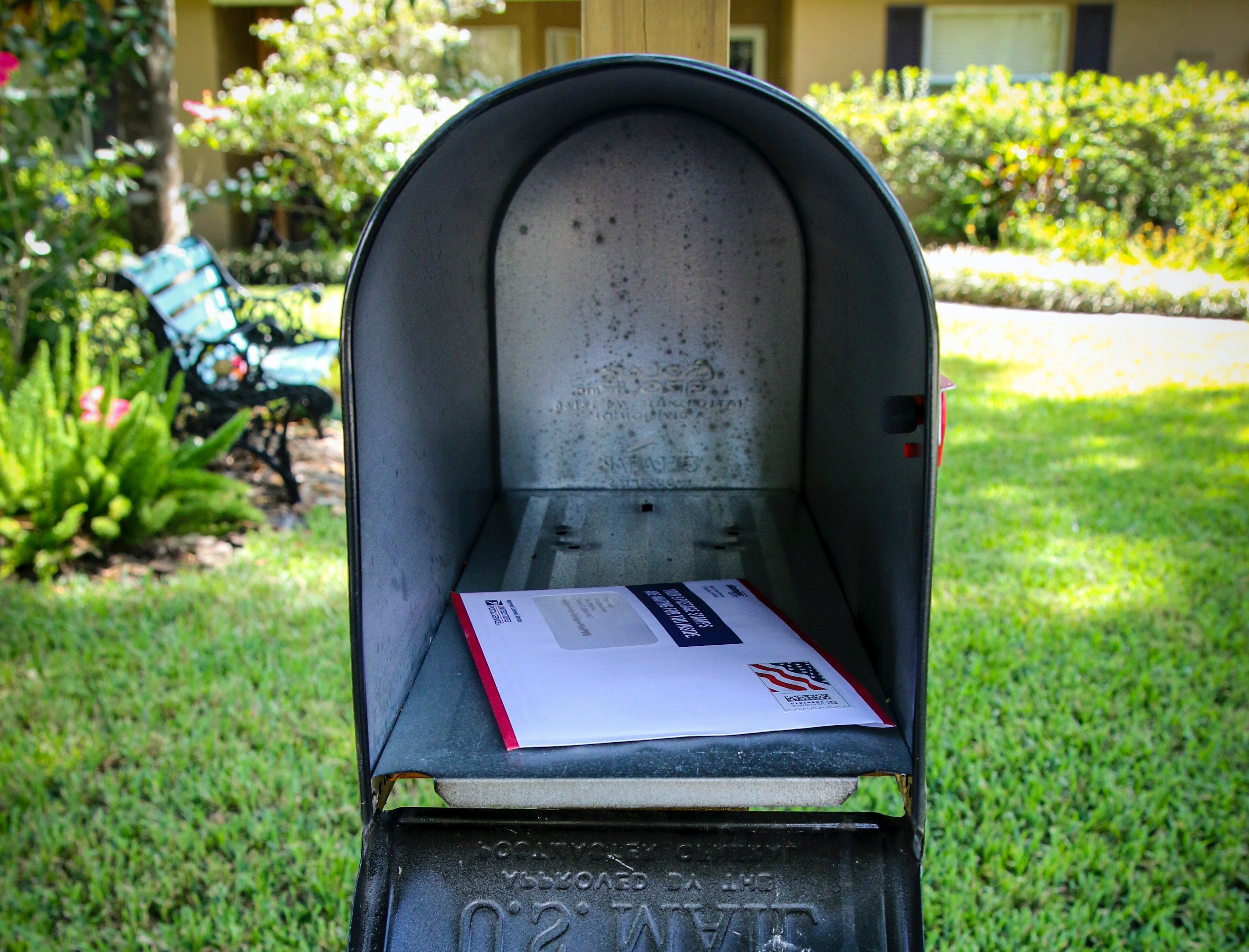 When Newman opened the mailbox, he found a letter addressed, "To Mommy in Heaven." | Source: Unsplash