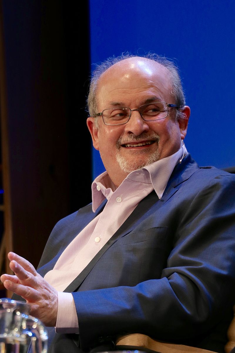 Salman Rushdie at the 2016 Hay Festival | Source: Wikimedia