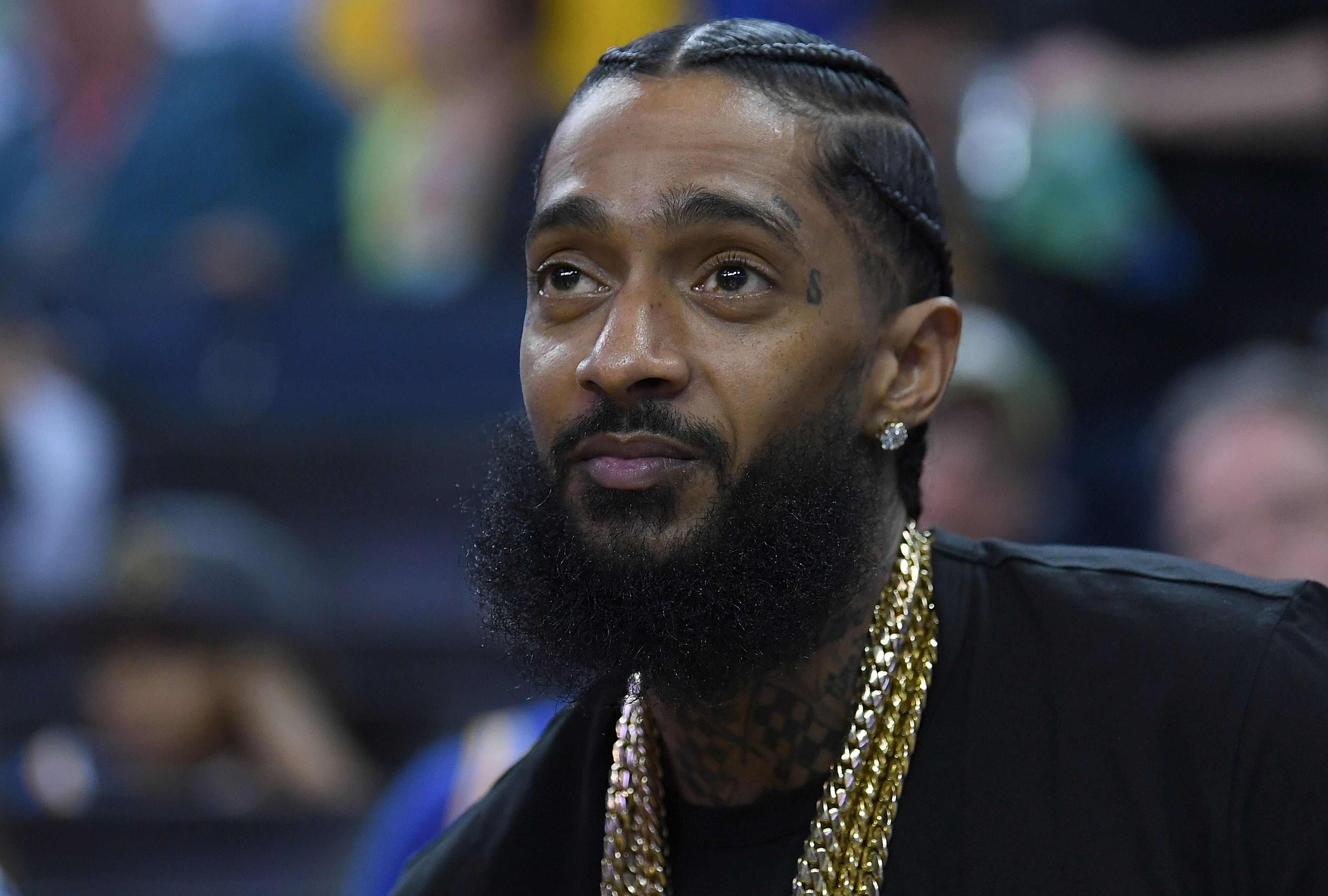 Rapper Nipsey Hussle at an NBA Basketball game between Milwaukee Bucks and Golden State Warriors on March 29, 2018 in Oakland. Photo: Getty Images/GlobalImagesUkraine