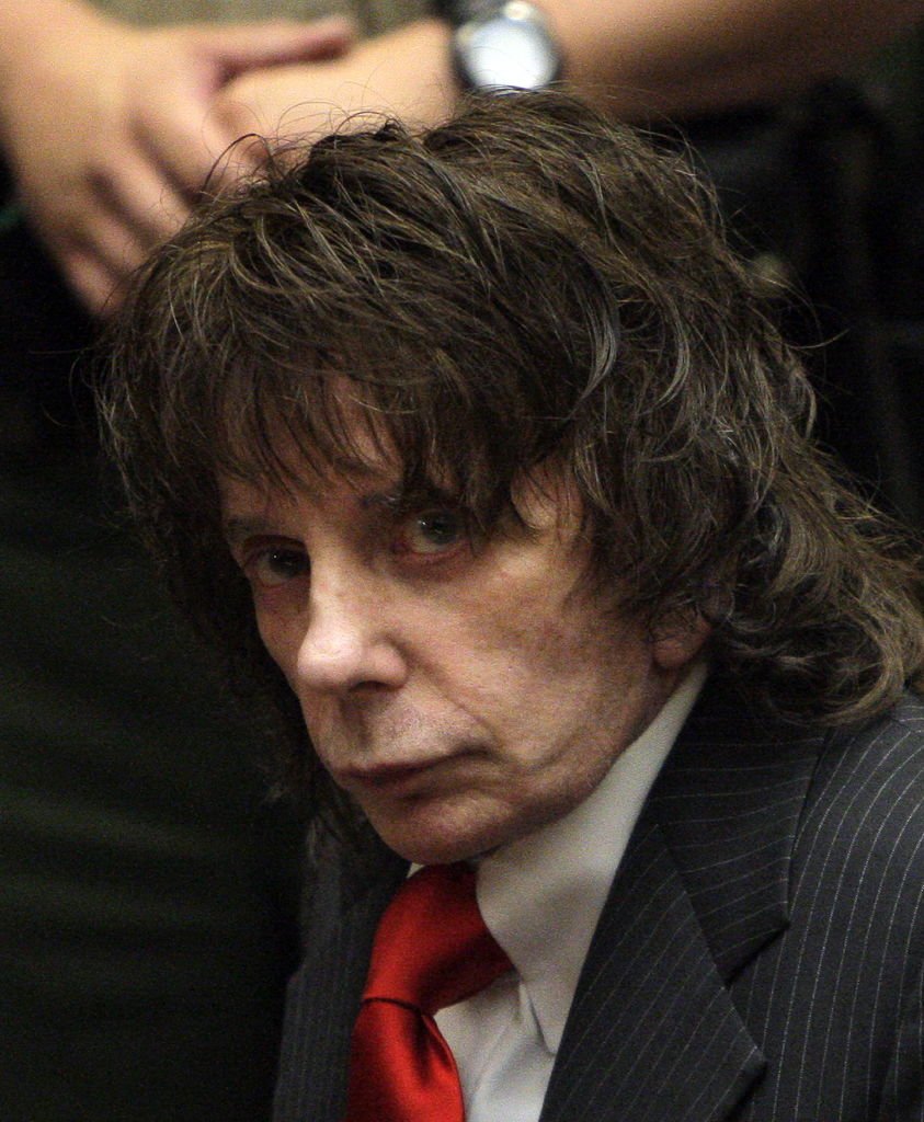 Phil Spector faces Judge Larry Paul Fidler in a Los Angeles court on May 29, 2009, to hear his sentence for the murder of actress Lana Clarkson |  Photo: Getty Images