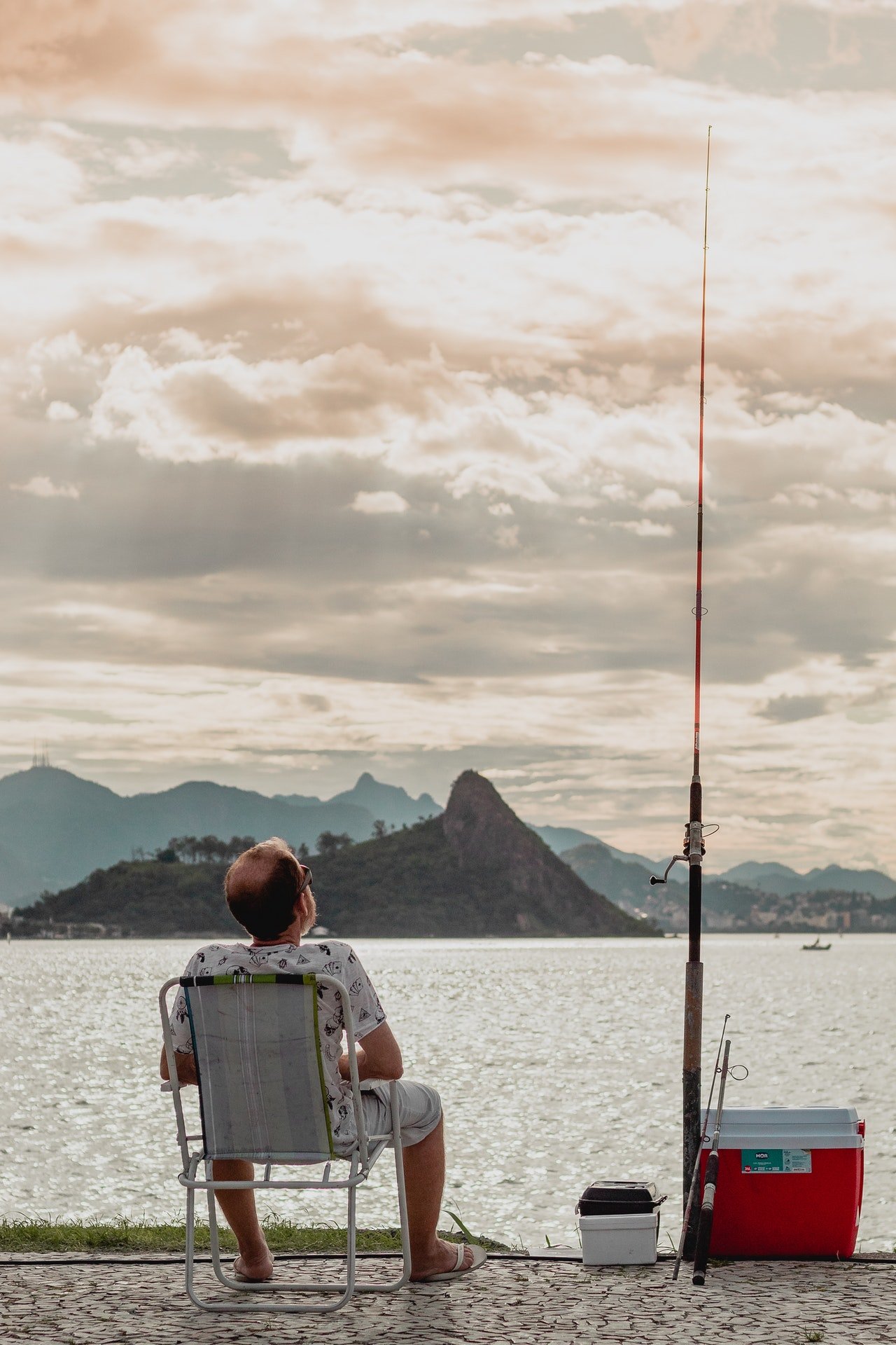 Photo of a man fishing | Photo: Pexels
