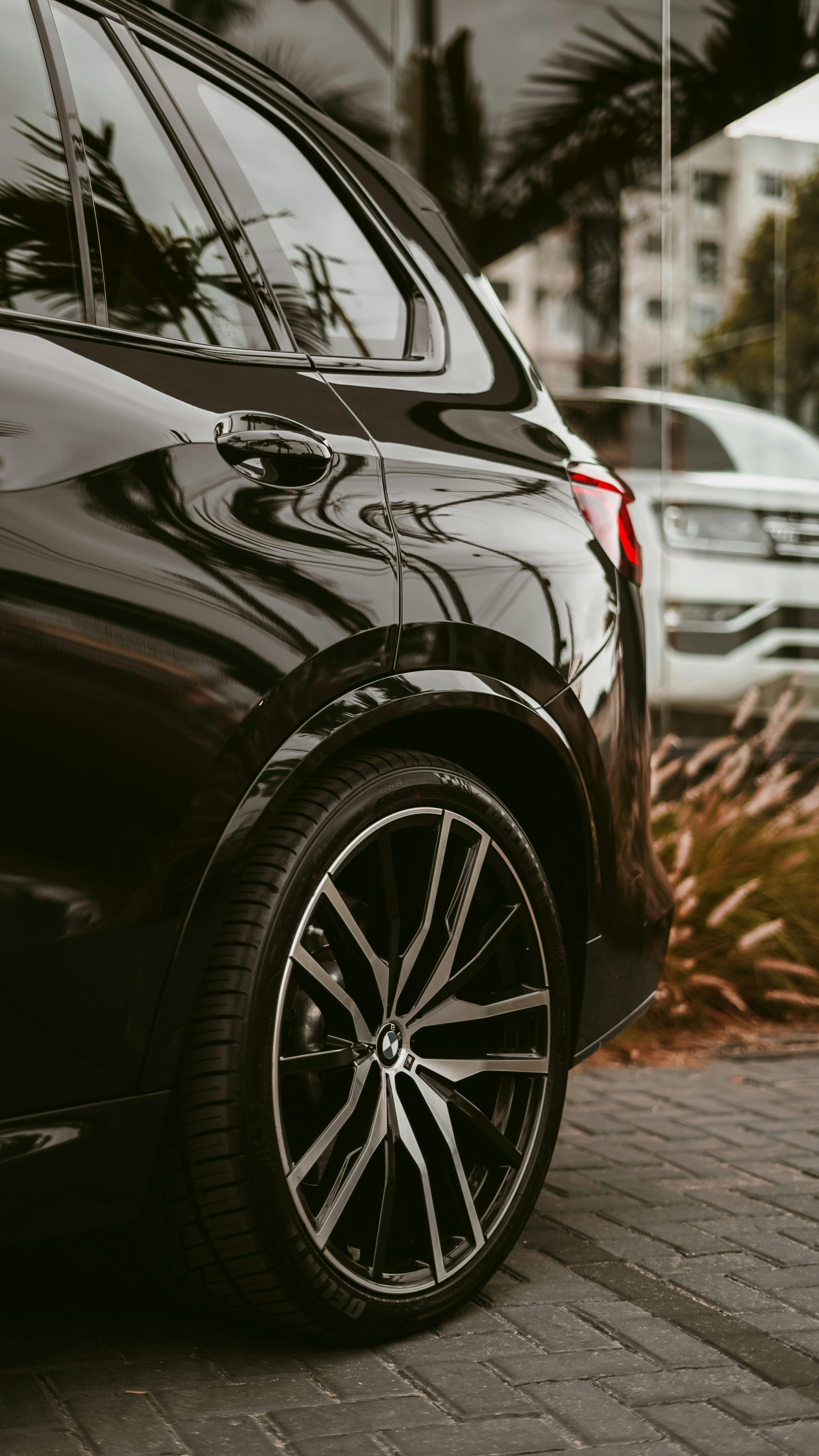 A car in a driveway | Source: Pexels