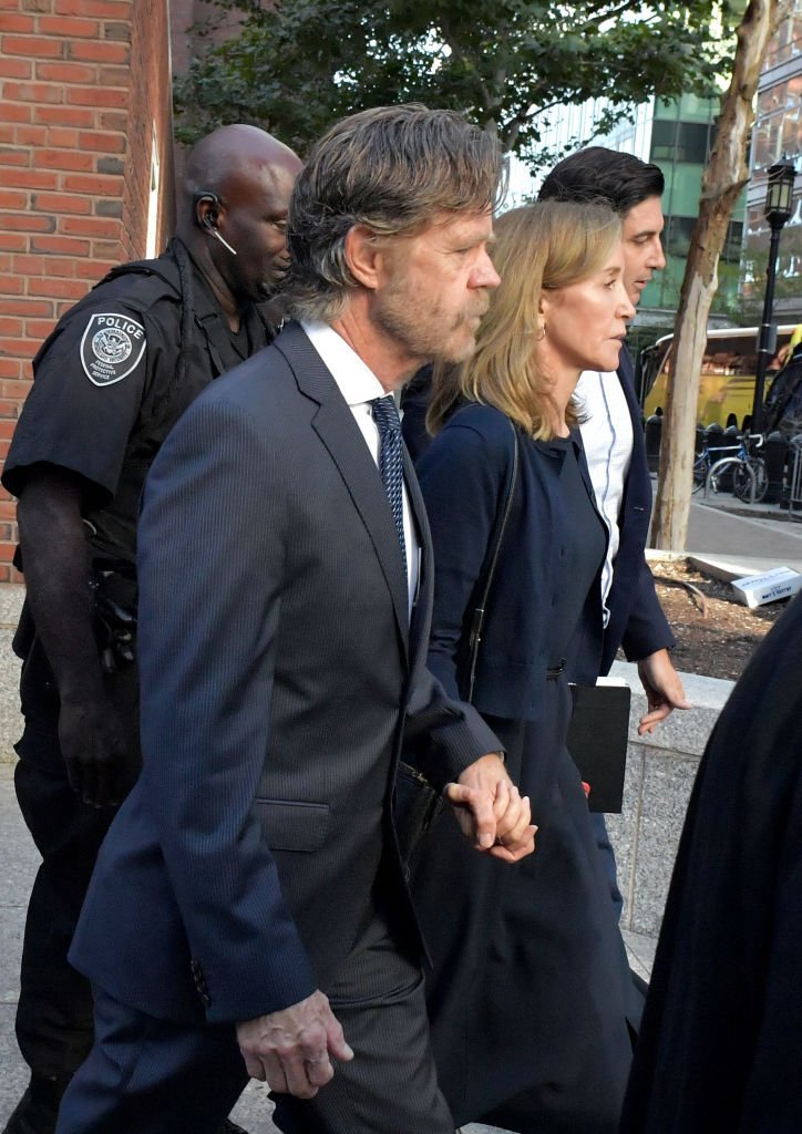 Felicity Huffman and husband William Macy exit John Moakley U.S. Courthouse in Boston, Massachusetts | Photo: Getty Images