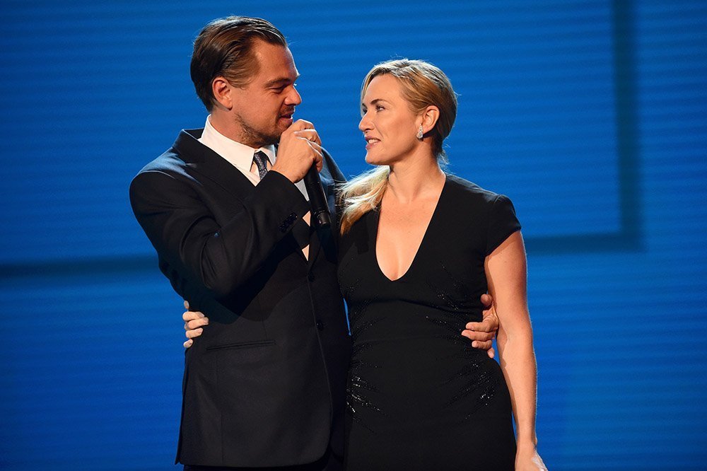 Kate Winslet and Leonardo DiCaprio are seen on stage during the Leonardo DiCaprio Foundation 4th Annual Saint-Tropez Gala at Domaine Bertaud Belieu on July 26, 2017 | Photo: Getty Images