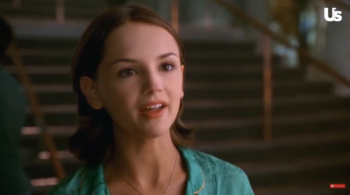 Rachael Leigh Cook shares a scene with Freddie Prinze Jr. in the 1999 film "She's All That," posted on March 9, 2018 | Source: YouTube/UsWeekly