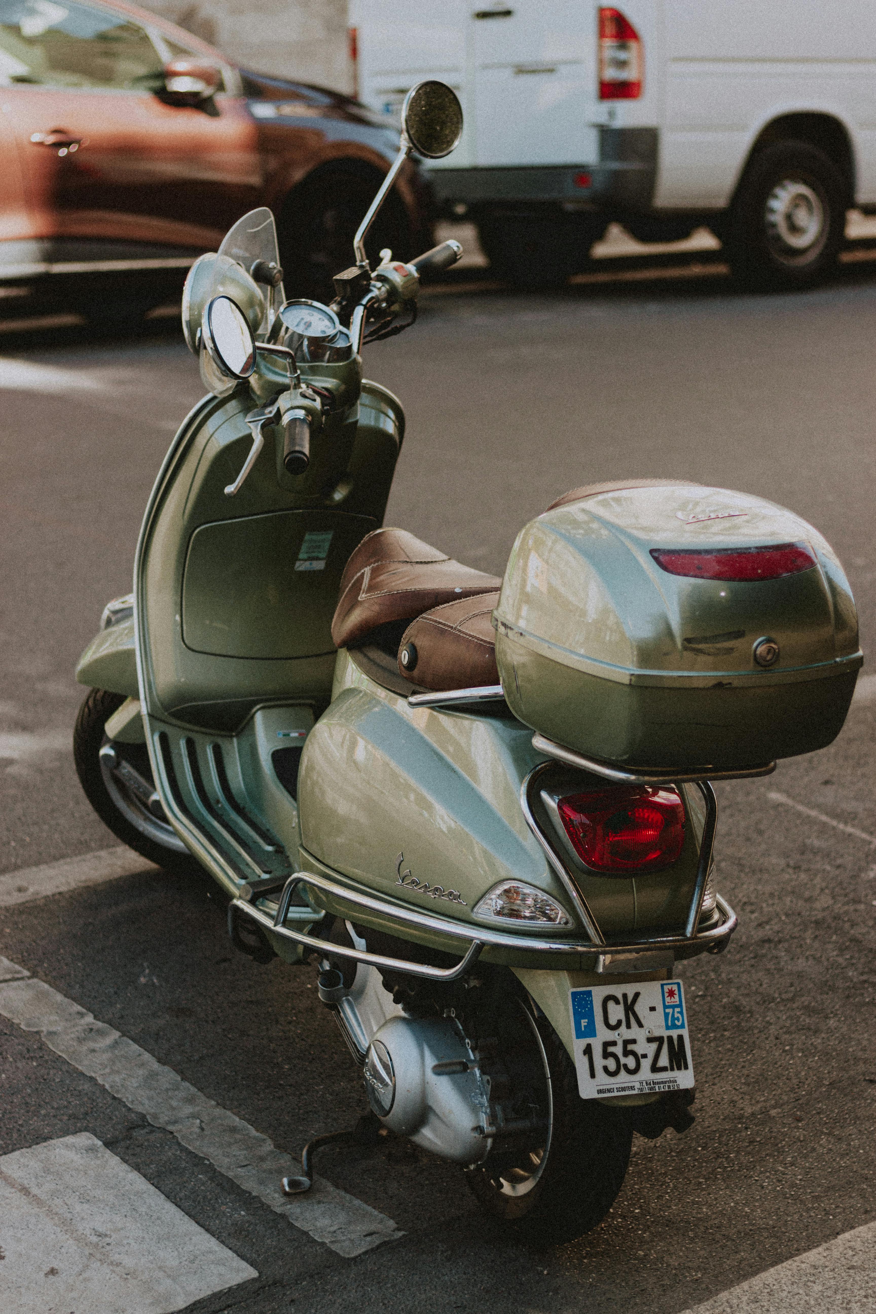 A vintage scooter on the street | Source: Pexels