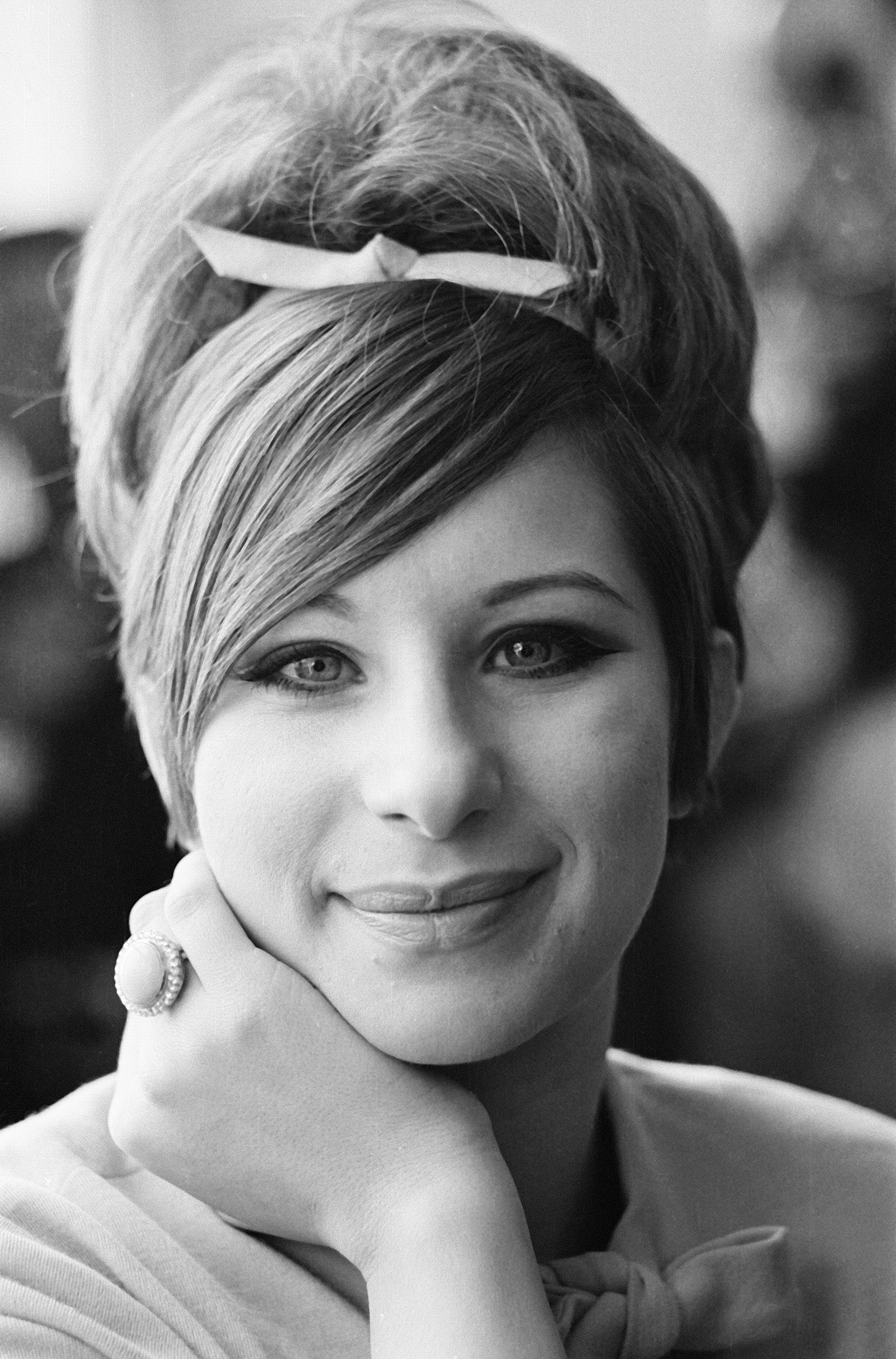 Schauspielerin Barbra Streisand während eines Fototermins am 20. März 1966 in London | Quelle: Getty Images
