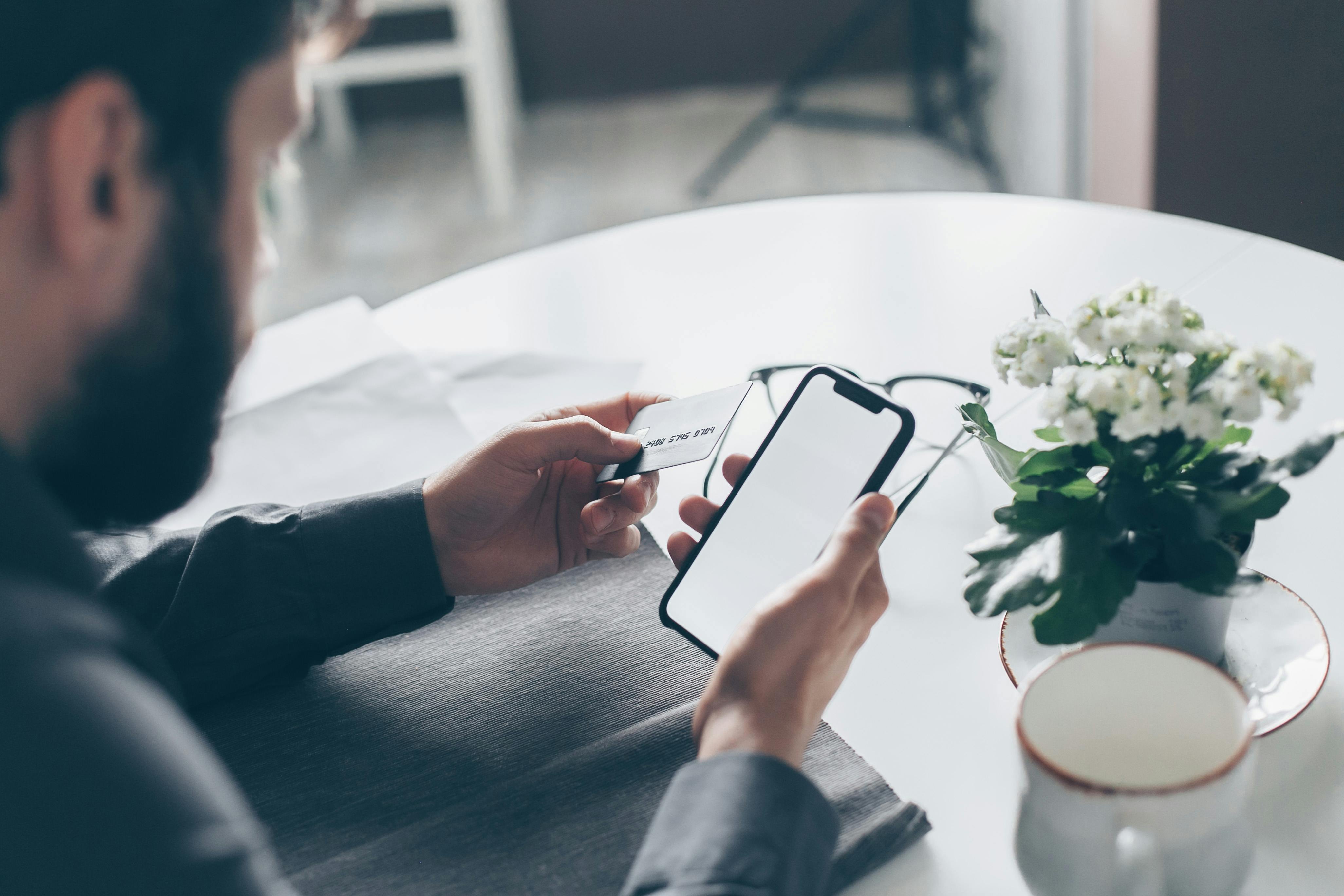 A man looking at his phone | Source: Pexels