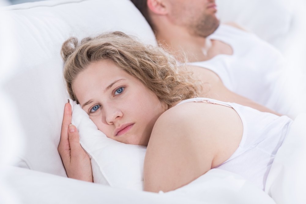 Her husband came to bed and fell asleep but she stayed up all night, crying. | Photo: Shutterstock