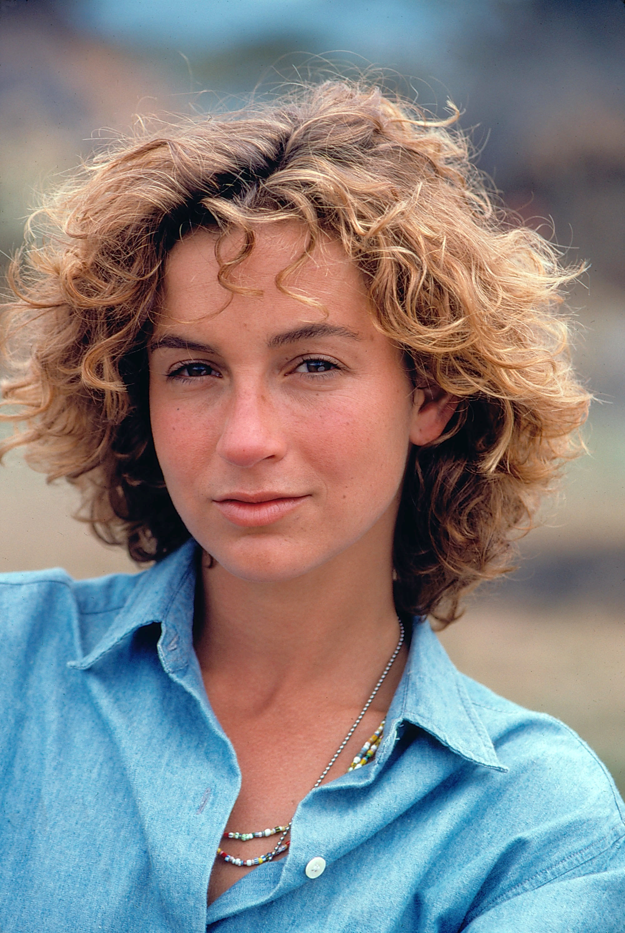 Jennifer Grey on the set of "Eyes of a Witness," 1990 | Source: Getty Images