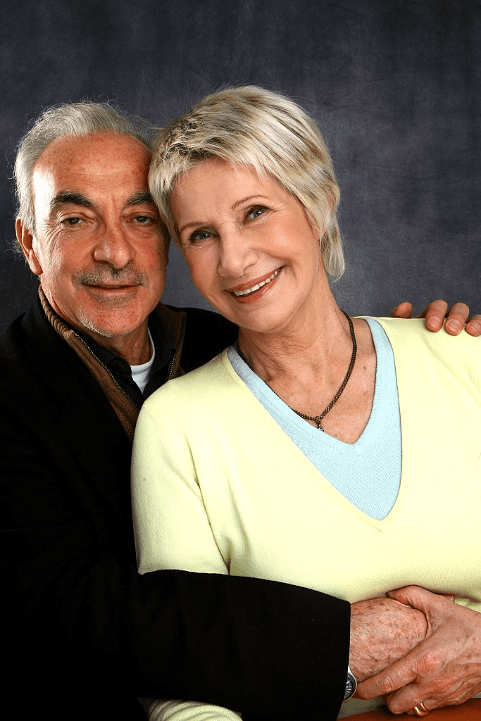 Danièle Gilbert et son mari Patrick Scemama sur le plateau de l'émission "Les Grands du Rire". | Photo : Getty Images Danièle Gilbert et son mari Patrick Scemama sur le plateau de l'émission "Les Grands du Rire". | Photo : Getty Images