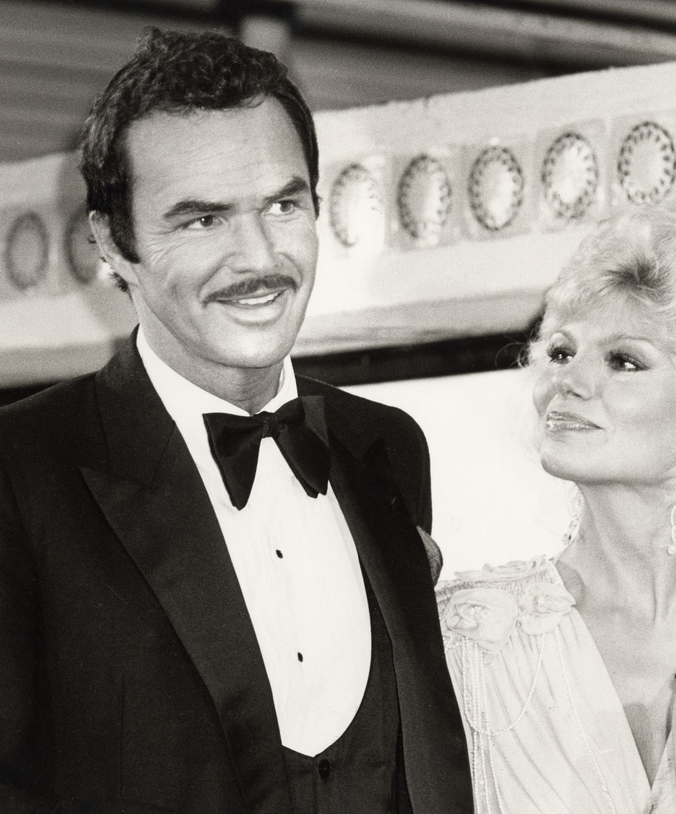 Burt Reynolds and the TV star at the "City Heat" premiere on December 5, 1984, in Los Angeles, California. | Source: Getty Images