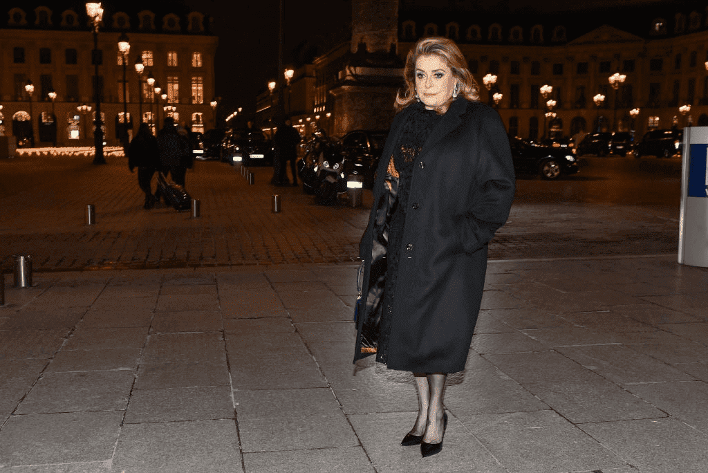 Catherine Deneuve est vu arriver au dîner de Boucheron le 20 janvier 2019 à Paris, France. | Source : Getty Images