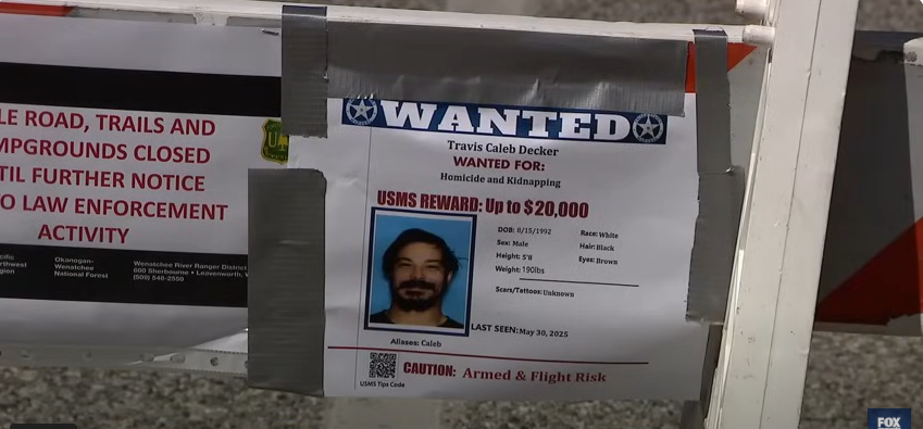 Travis Decker’s image circulated by law enforcement as they continue their manhunt. | Source: YouTube/fox13seattle