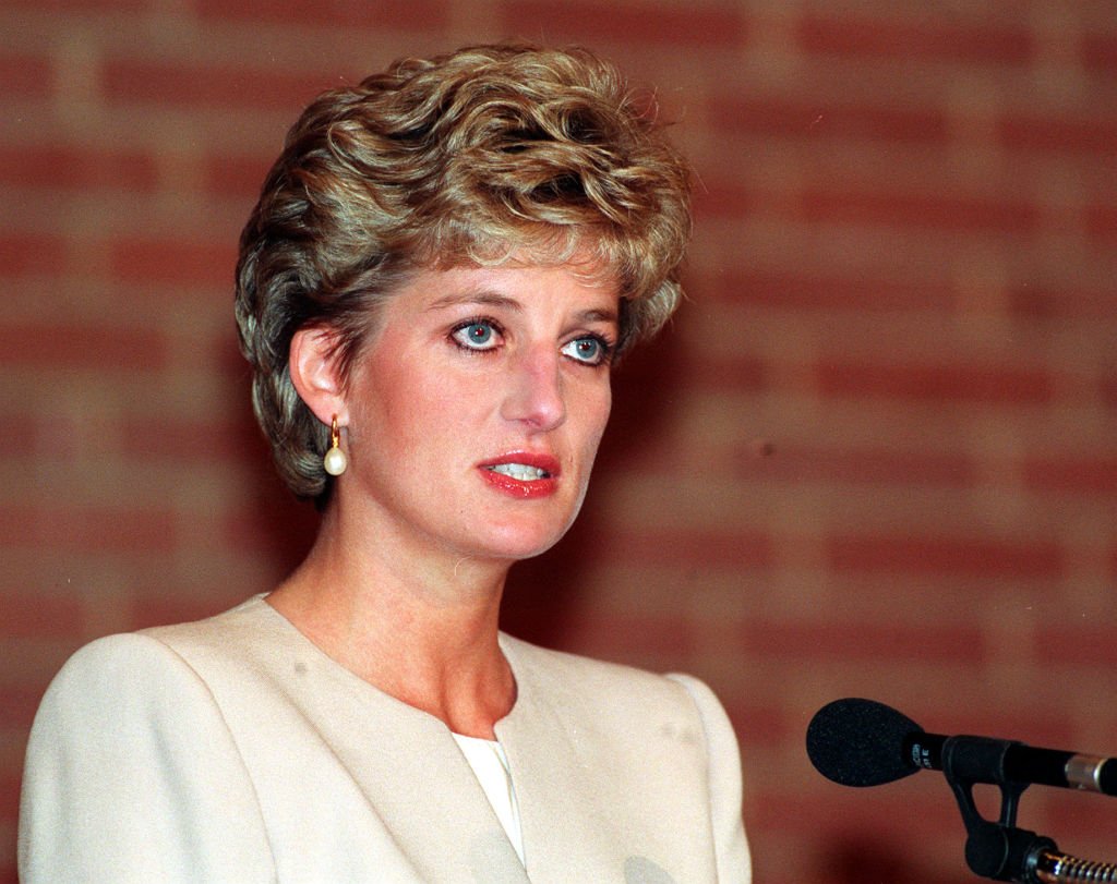 Prince Diana during her speech to the Eating Disorders 93 Conference | Photo: Getty Images
