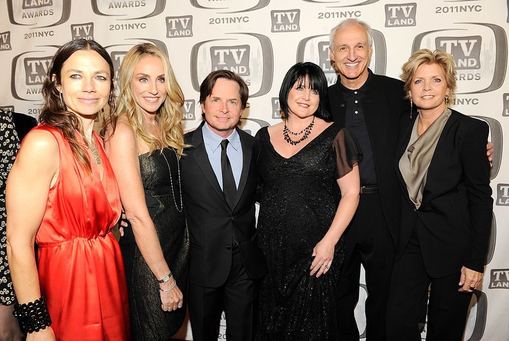  Justine Bateman, Tracy Pollan, Michael J Fox, Tina Yothers, Michael Gross and Meredith Baxter attend the 9th Annual TV Land Awards at the Javits Center on April 10, 2011 | Photo: GettyImages